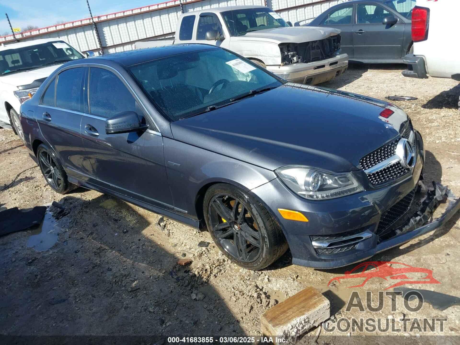 MERCEDES-BENZ C 300 2013 - WDDGF8AB5DR285166