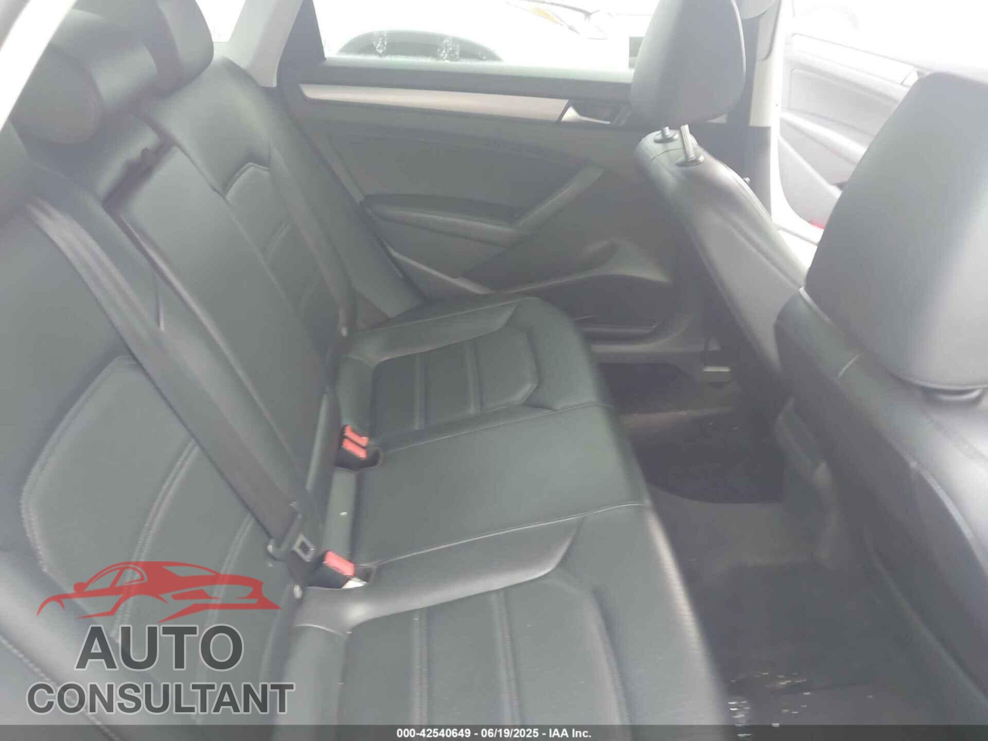 VOLKSWAGEN PASSAT 2015 - 1VWAT7A31FC005337
