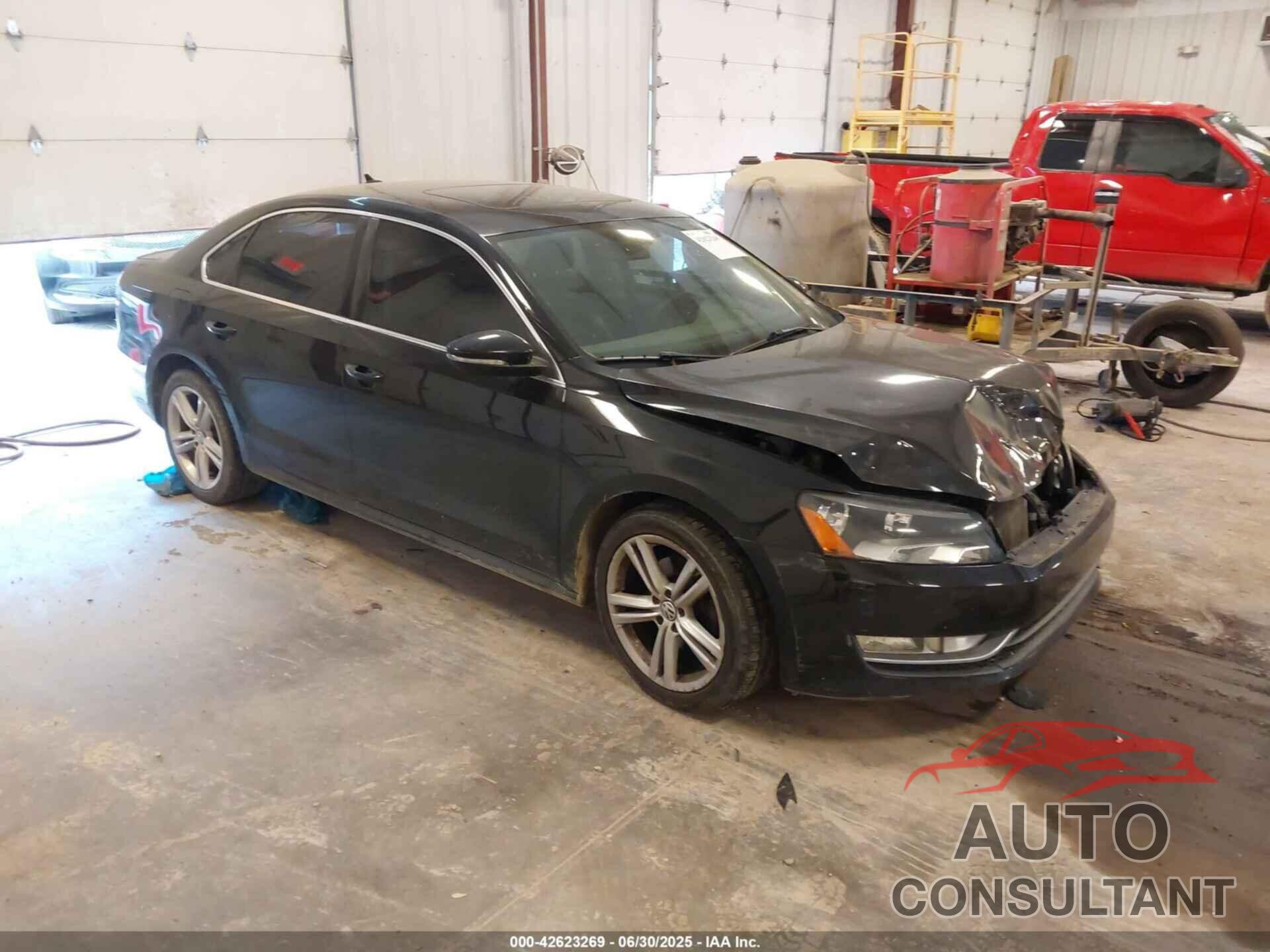 VOLKSWAGEN PASSAT 2012 - 1VWBM7A30CC101831