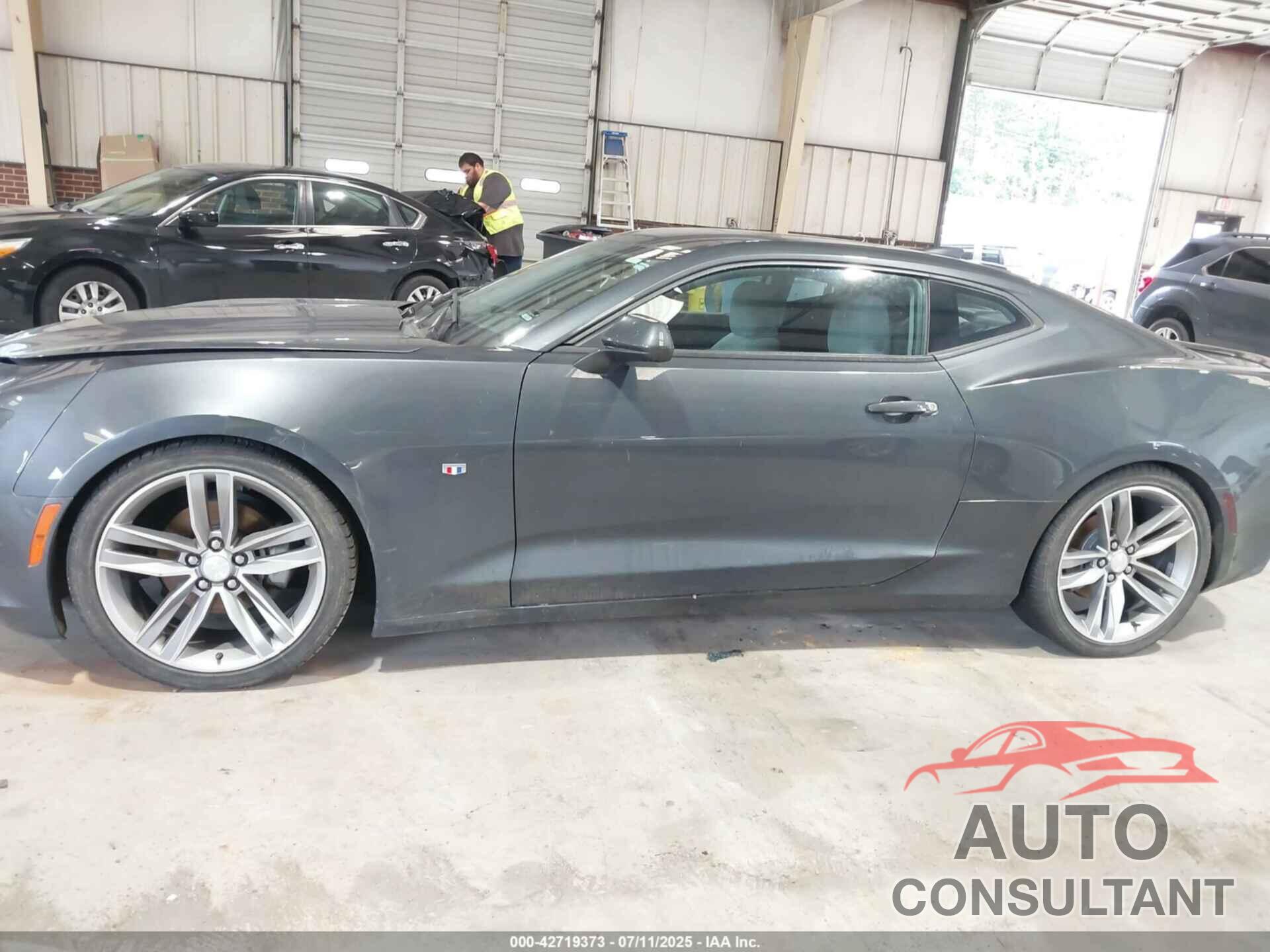 CHEVROLET CAMARO 2018 - 1G1FB1RX4J0188431