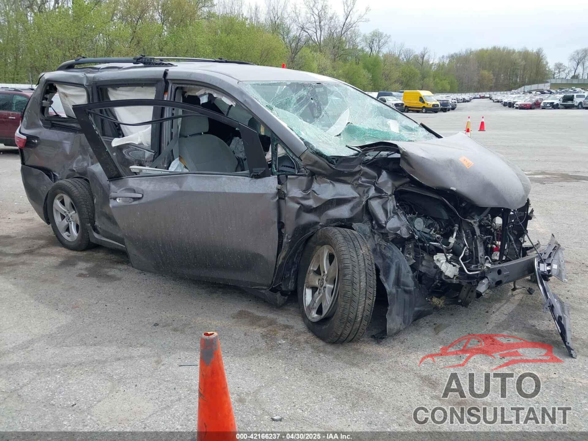 TOYOTA SIENNA 2018 - 5TDKZ3DC7JS940573