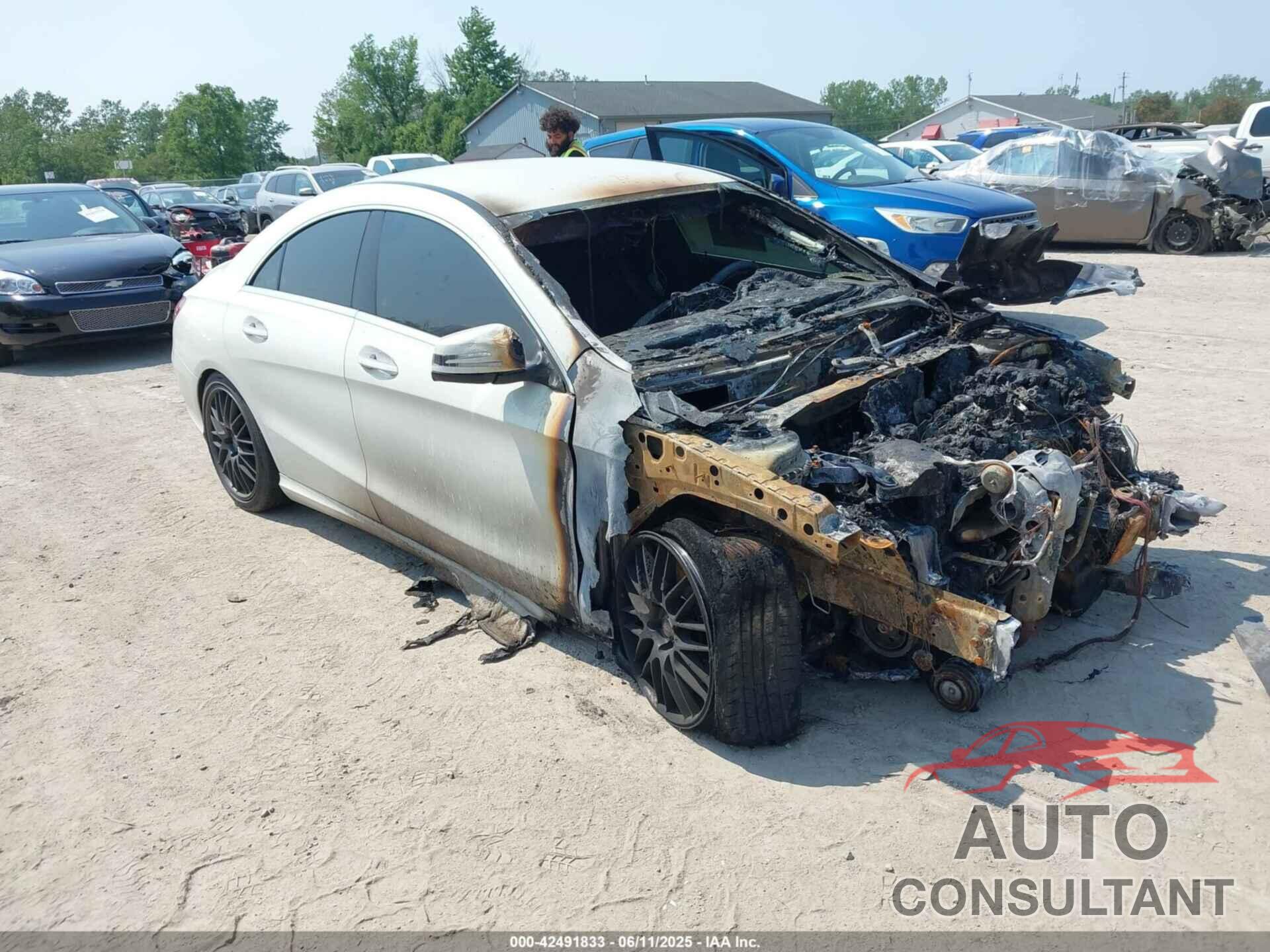 MERCEDES-BENZ CLA 250 2015 - WDDSJ4GB9FN207802