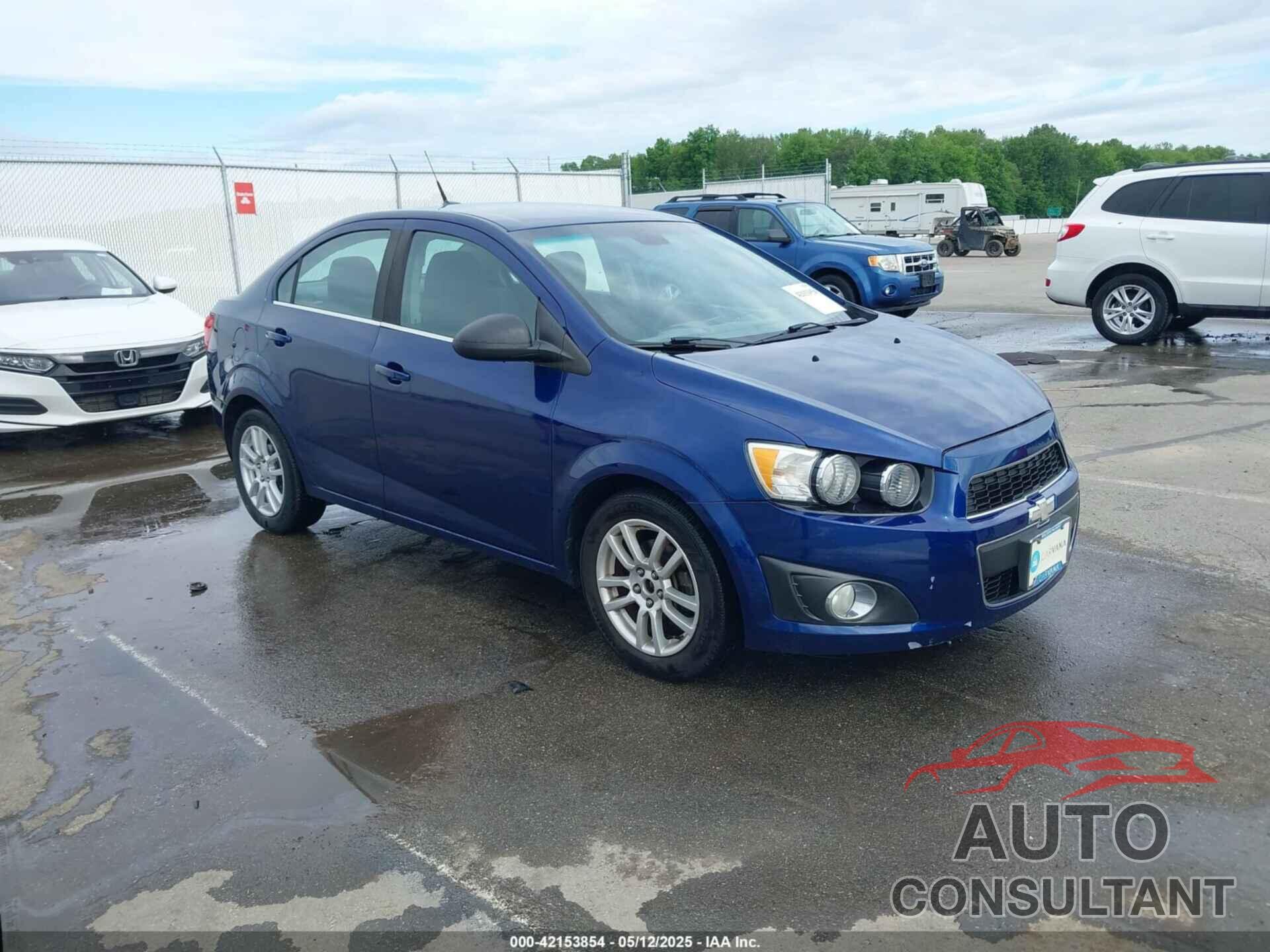 CHEVROLET SONIC 2012 - 1G1JC5SH8C4222092