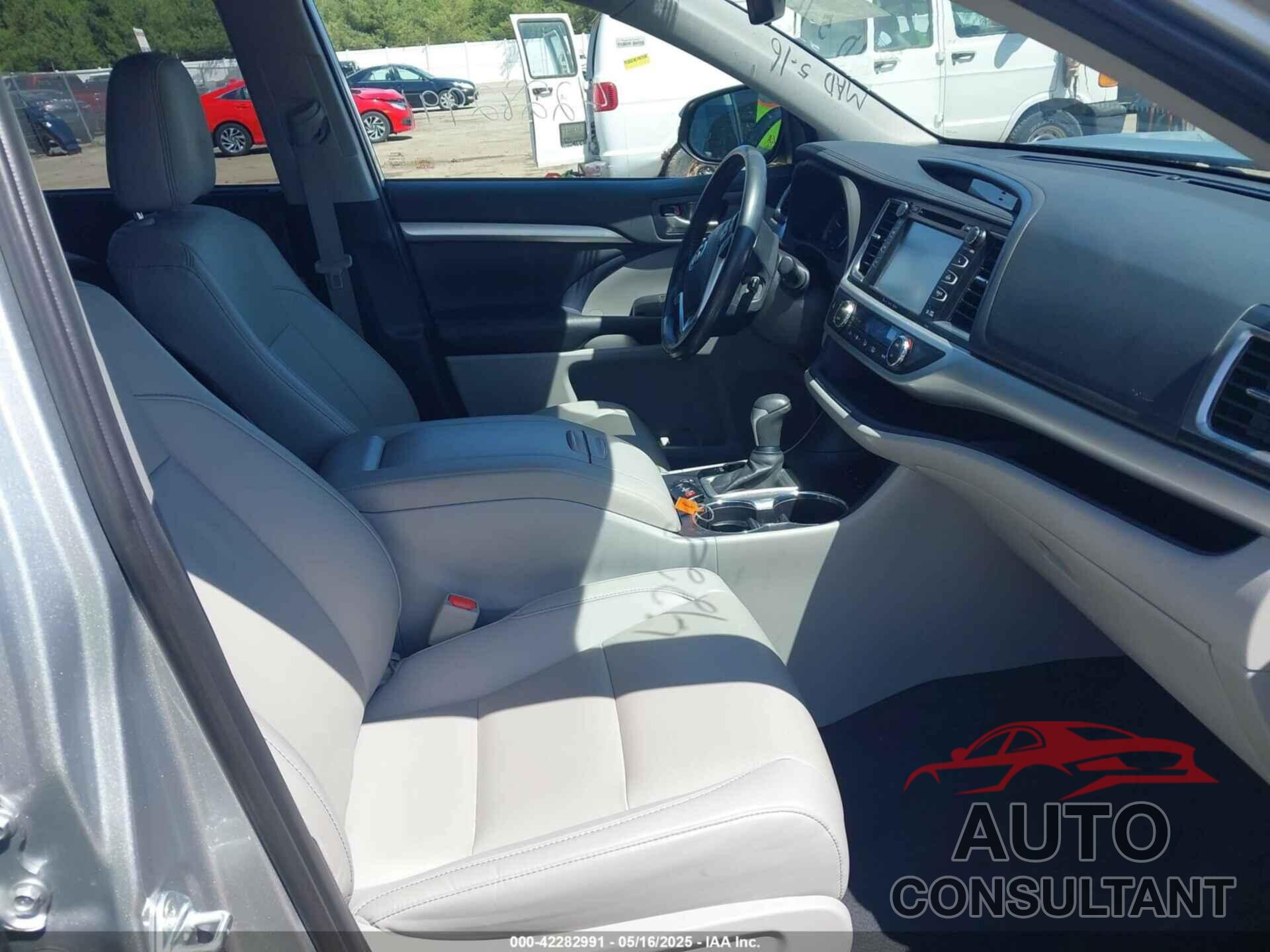 TOYOTA HIGHLANDER 2019 - 5TDJZRFH5KS570670