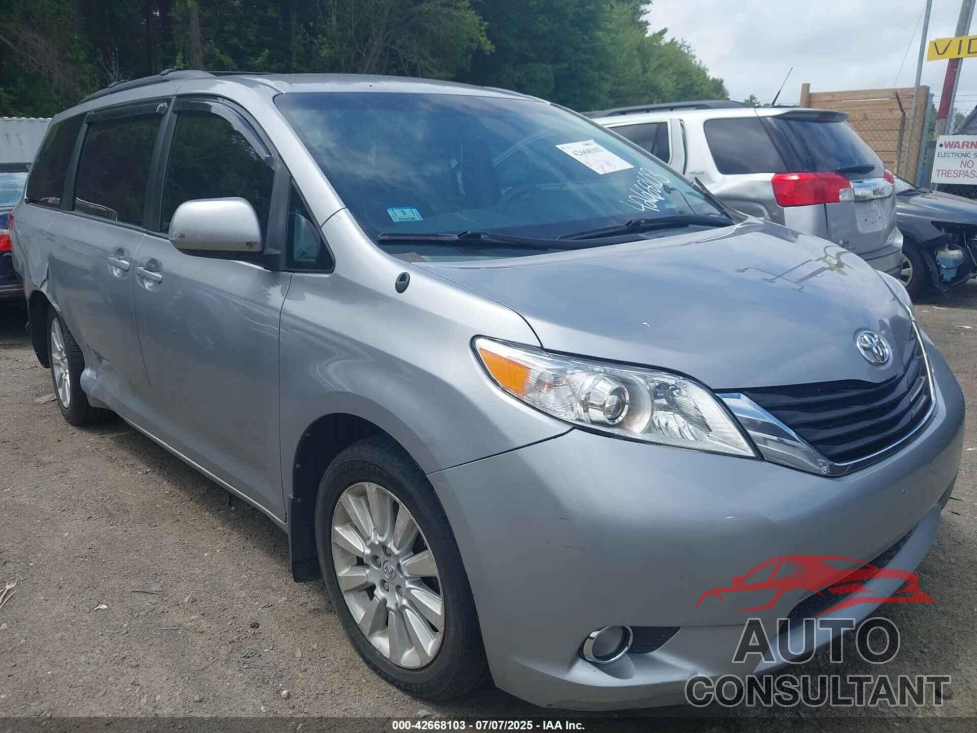 TOYOTA SIENNA 2013 - 5TDJK3DC9DS054310