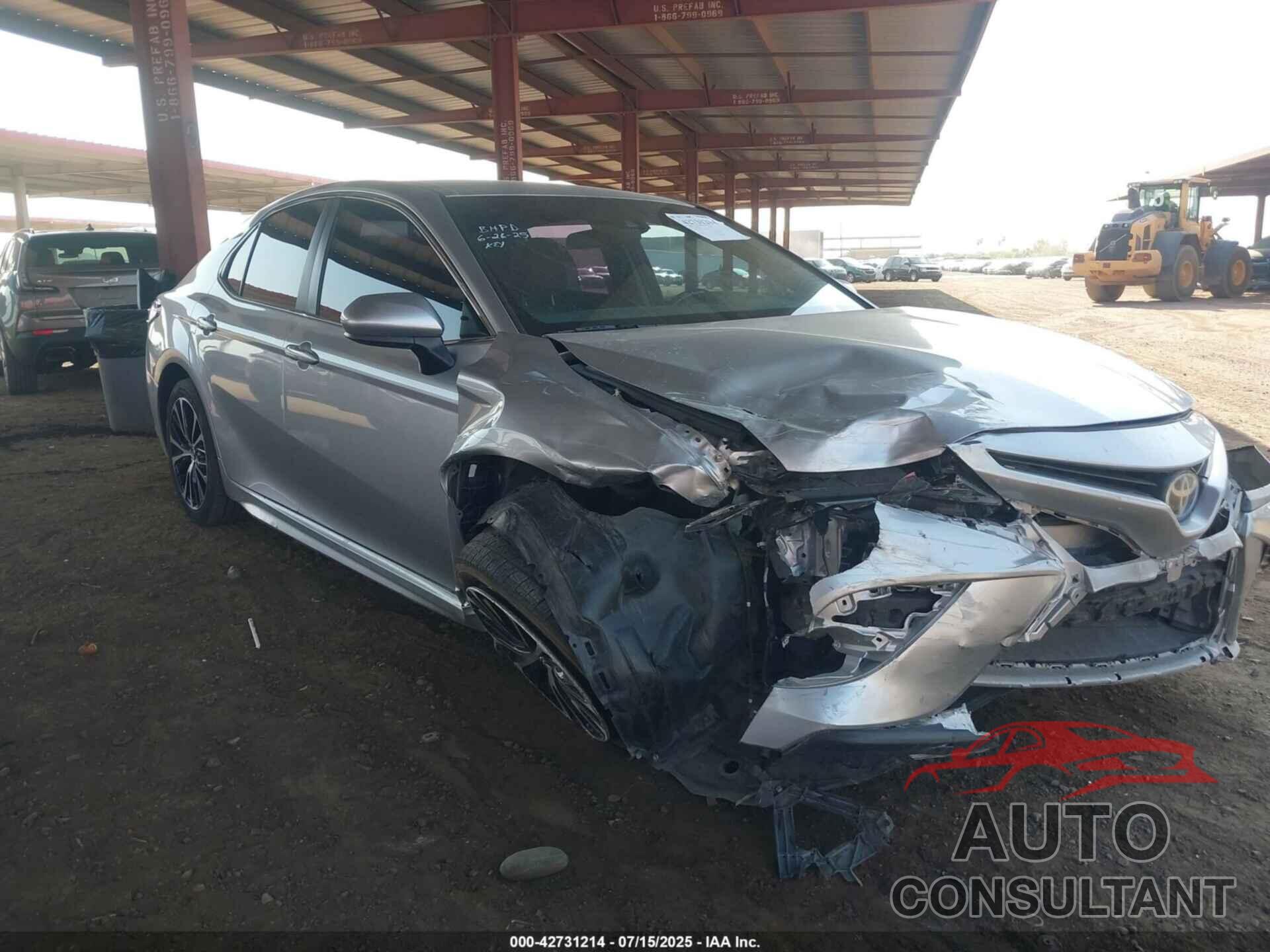 TOYOTA CAMRY 2018 - 4T1B11HK9JU041122