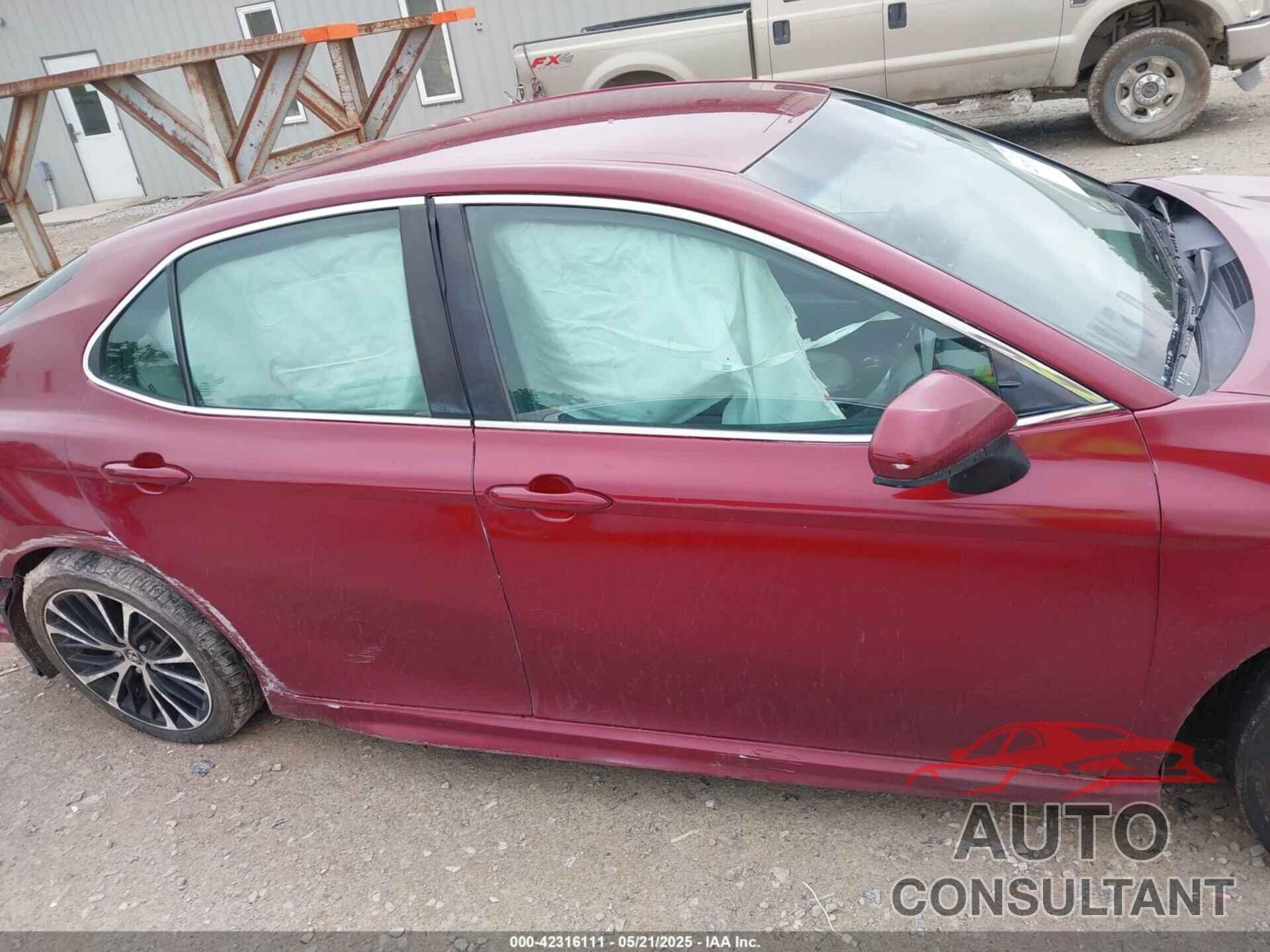 TOYOTA CAMRY 2018 - 4T1B11HK3JU553992