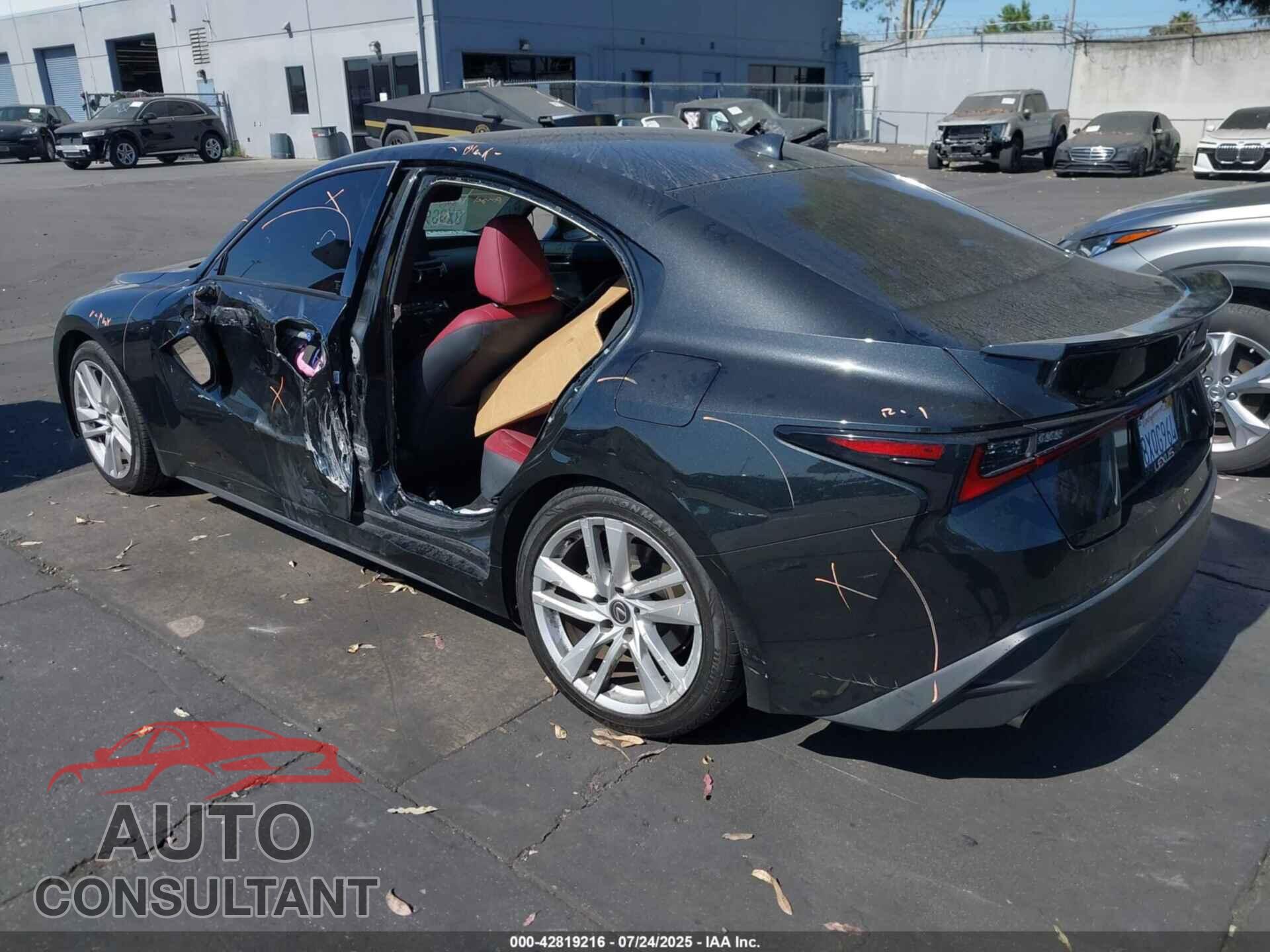 LEXUS IS 300 2021 - JTHAA1D25M5117471