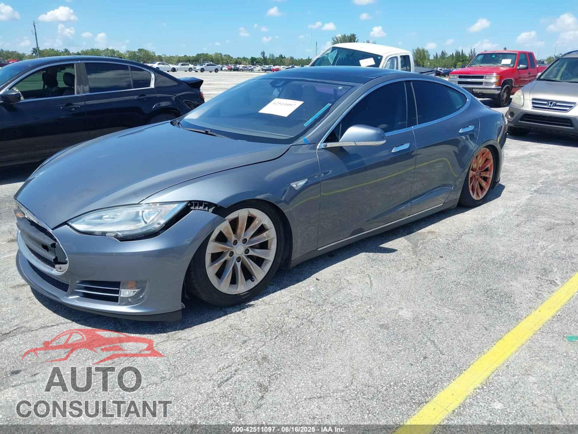 TESLA MODEL S 2013 - 5YJSA1DP9DFP06121
