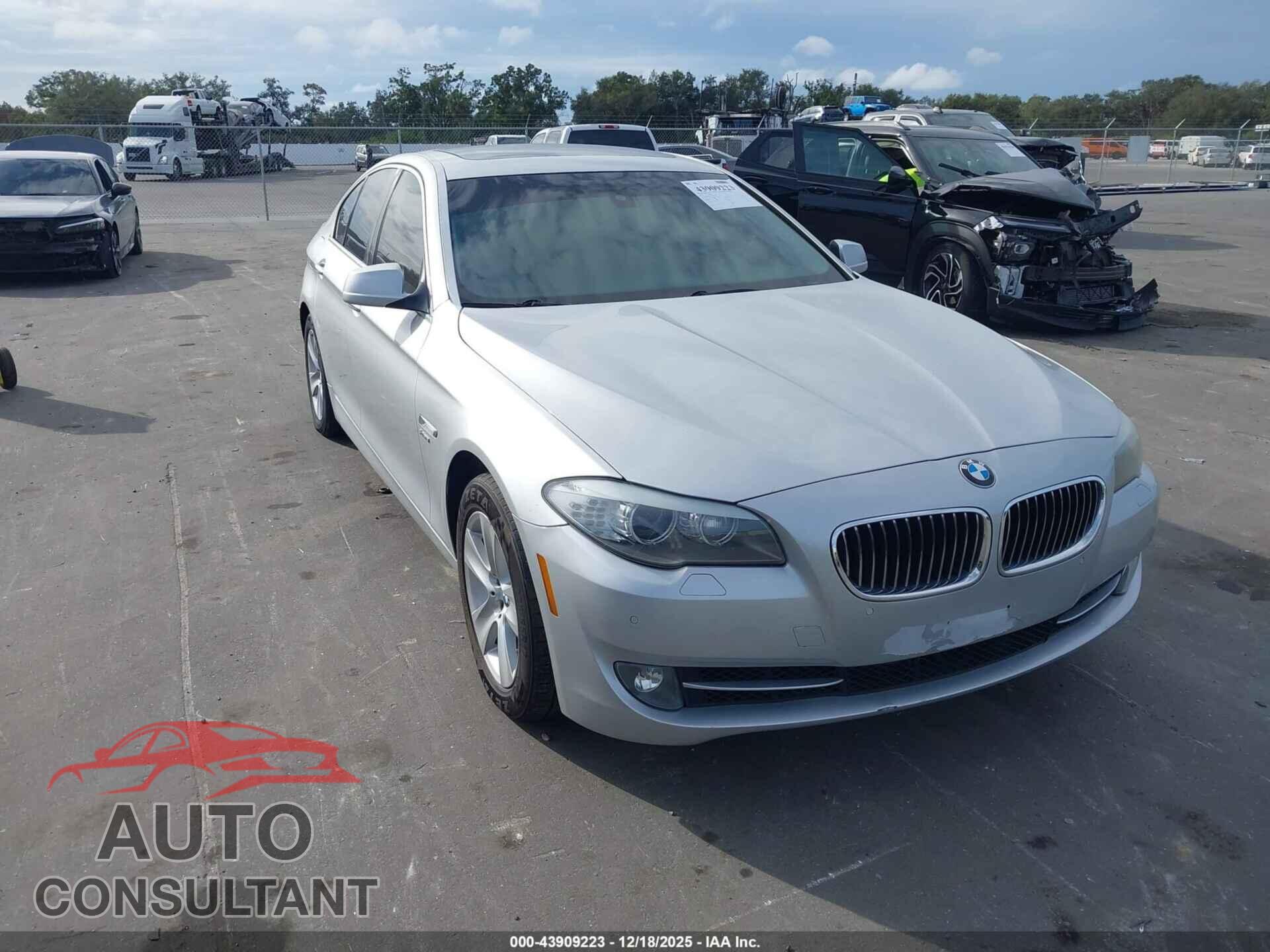 BMW 528I 2012 - WBAXH5C59CDW03597