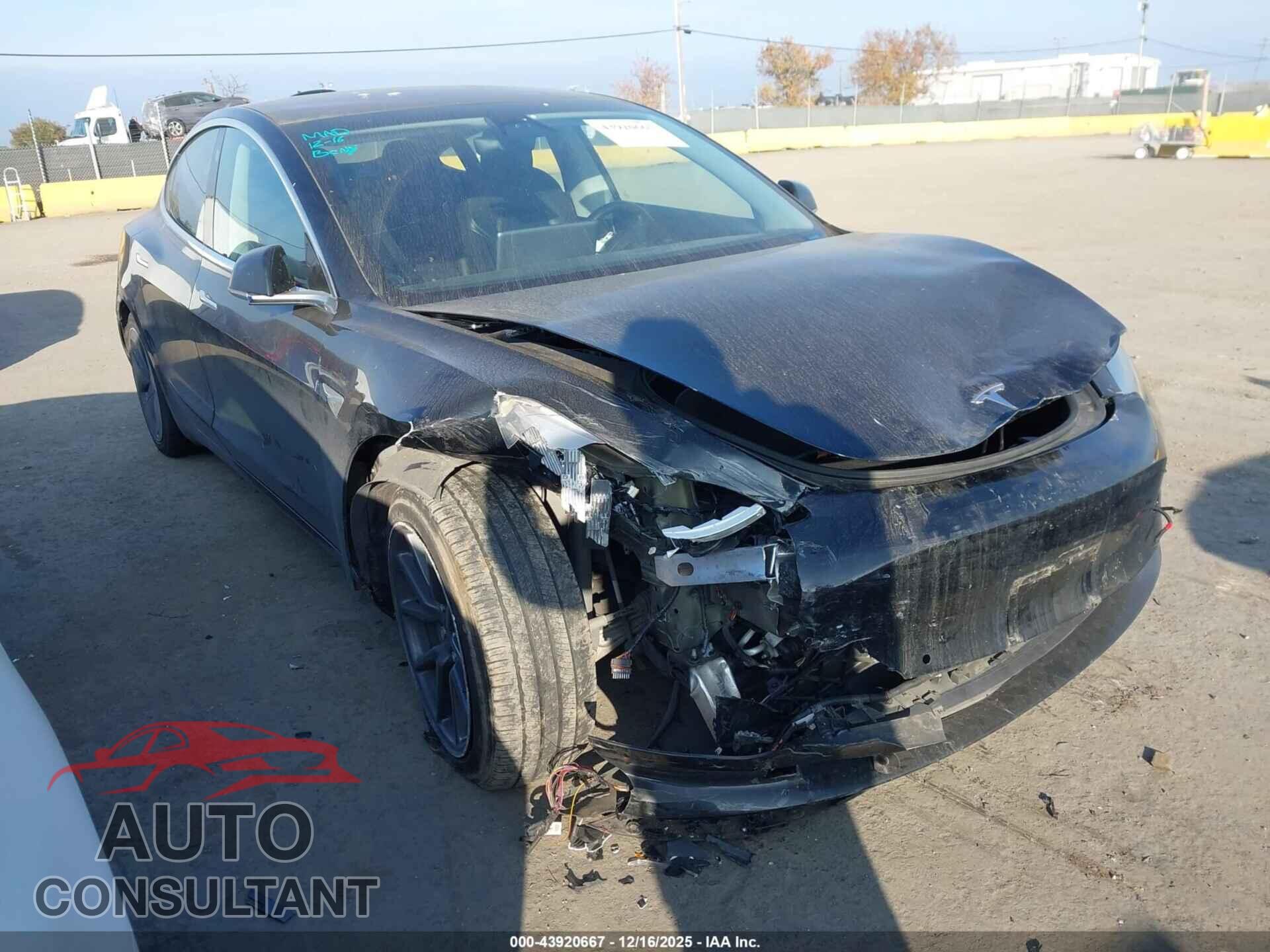 TESLA MODEL 3 2018 - 5YJ3E1EA0JF165765