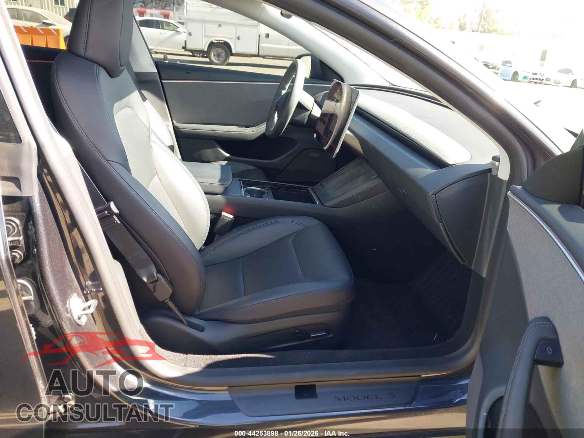 TESLA MODEL 3 2024 - 5YJ3E1EA1RF866052
