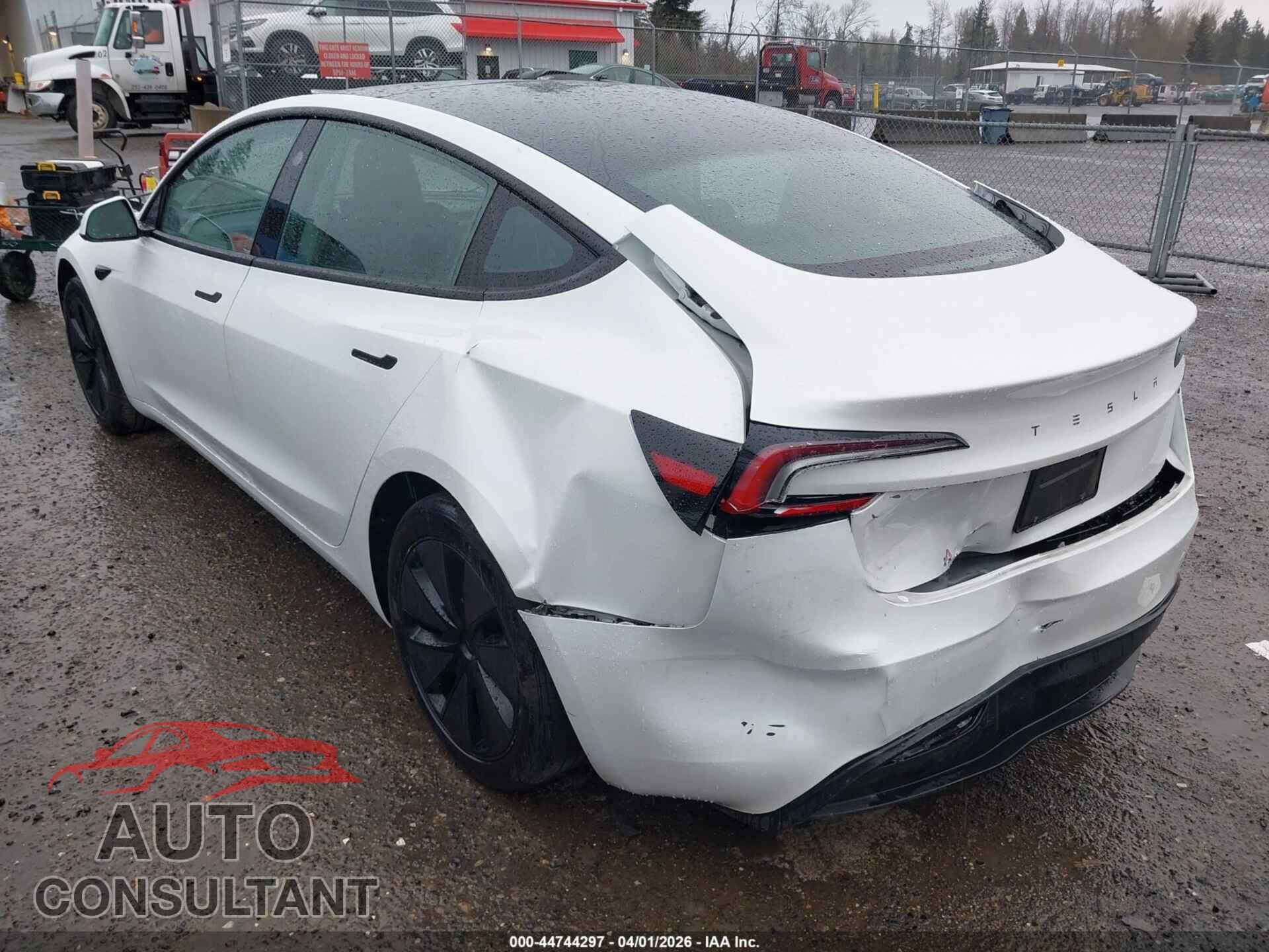 TESLA MODEL 3 2024 - 5YJ3E1EA7RF724367