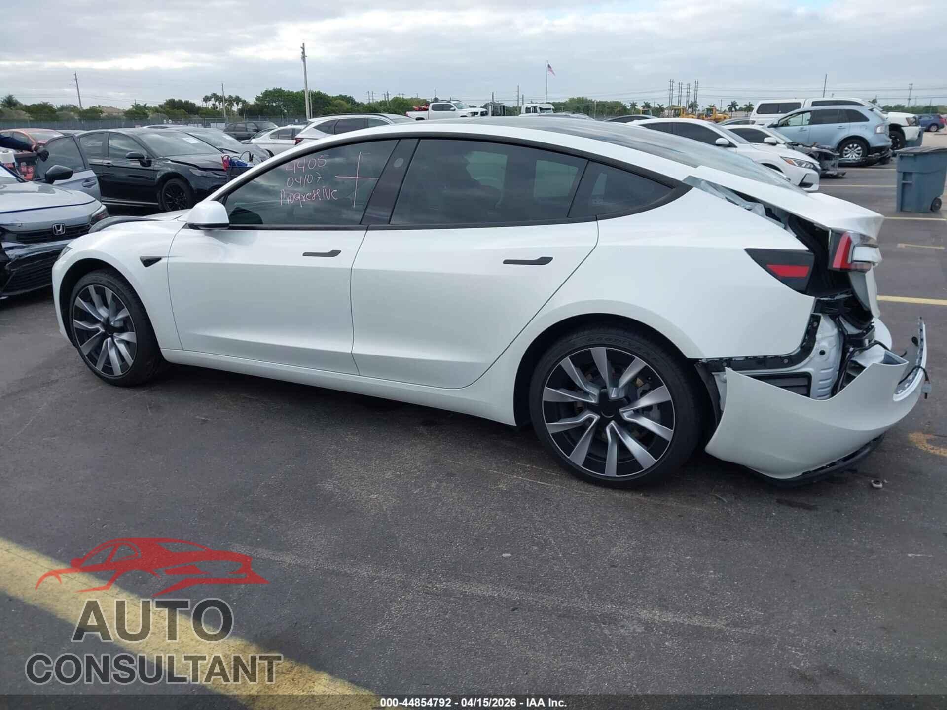 TESLA MODEL 3 2025 - 5YJ3E1EA5SF044151