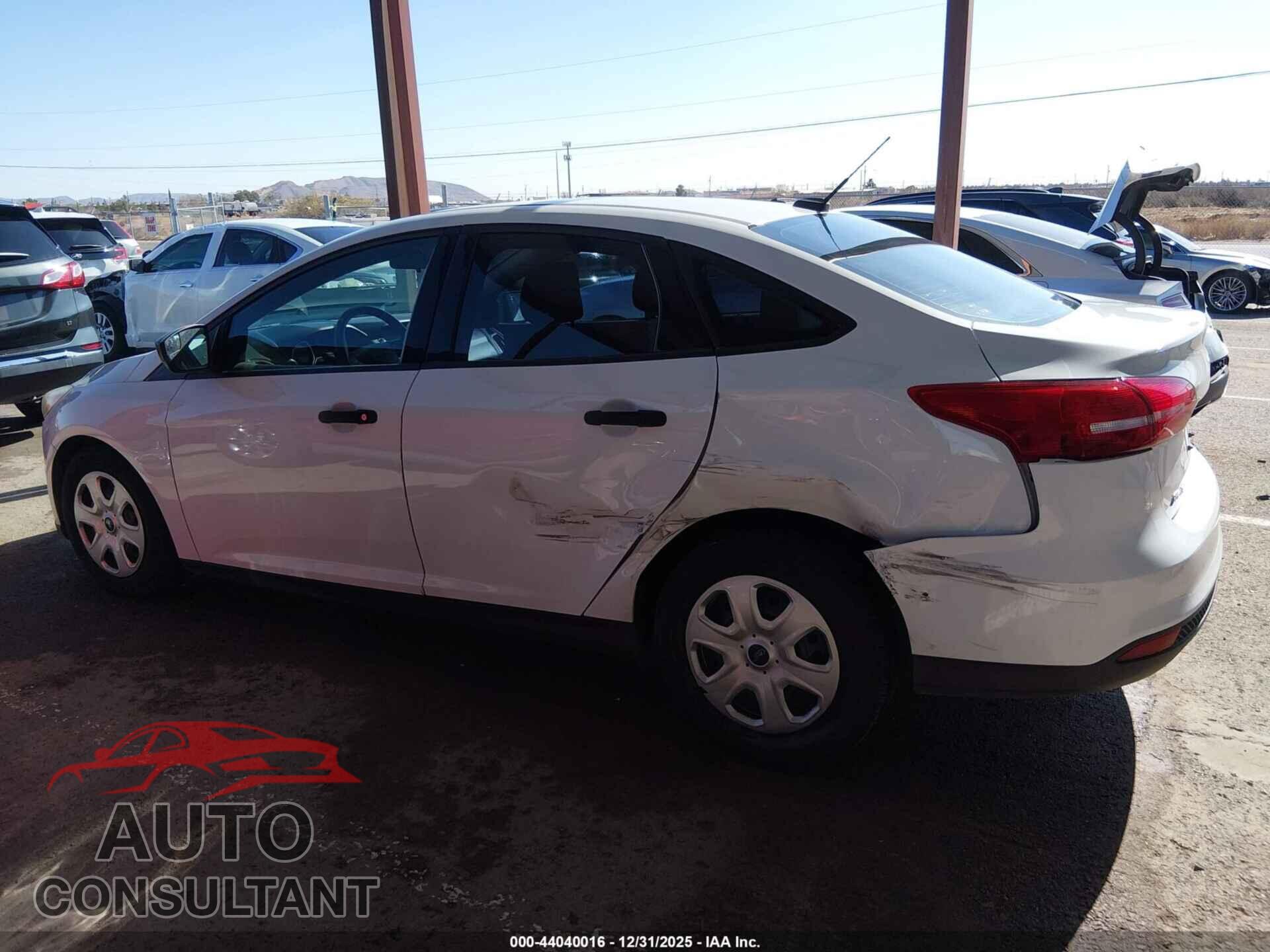 FORD FOCUS 2017 - 1FADP3E24HL324965