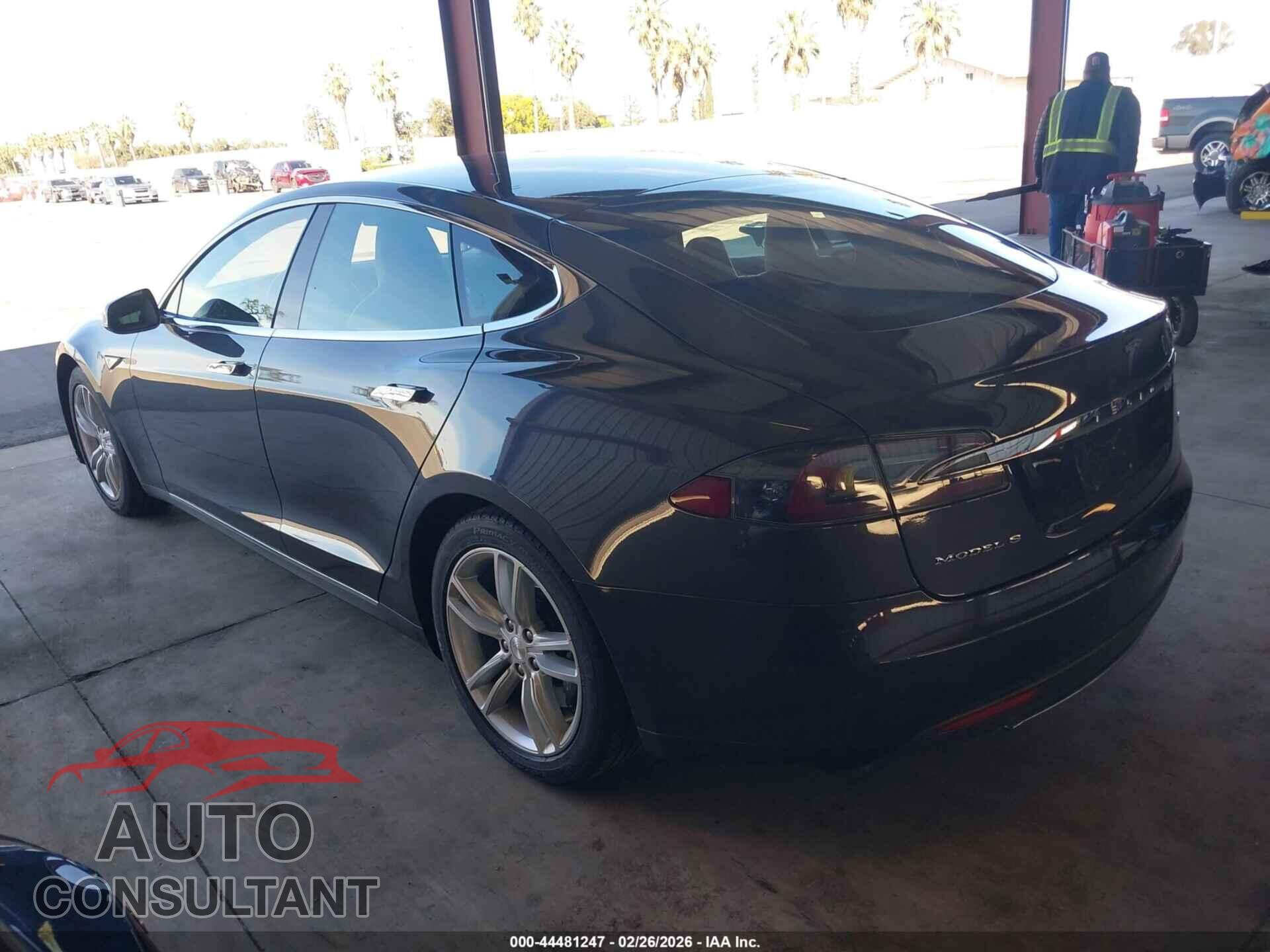 TESLA MODEL S 2015 - 5YJSA1H17FF081775