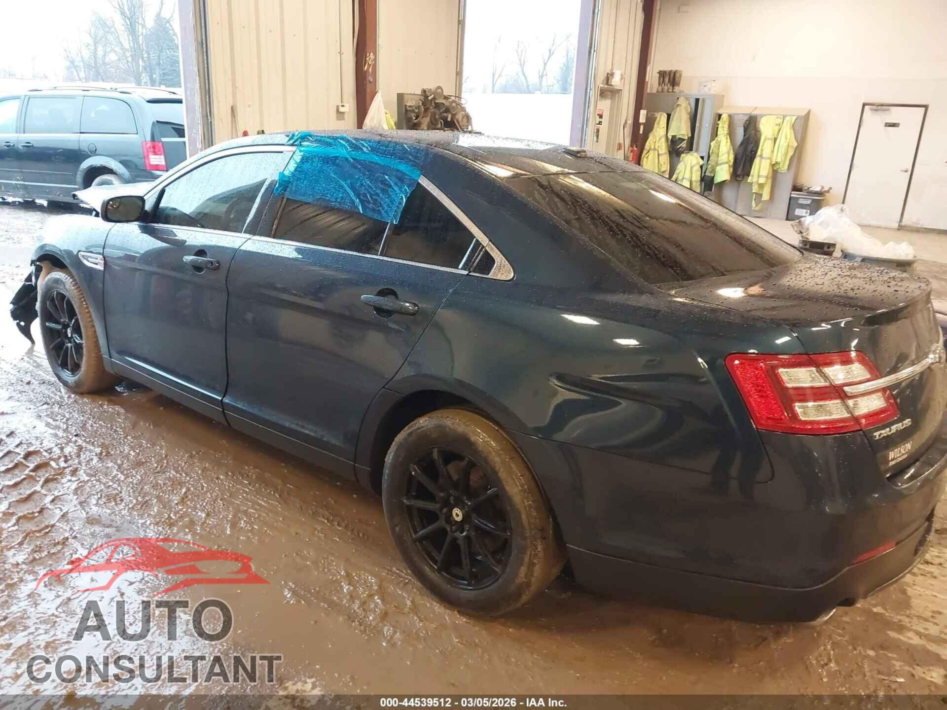 FORD TAURUS 2017 - 1FAHP2E82HG118598