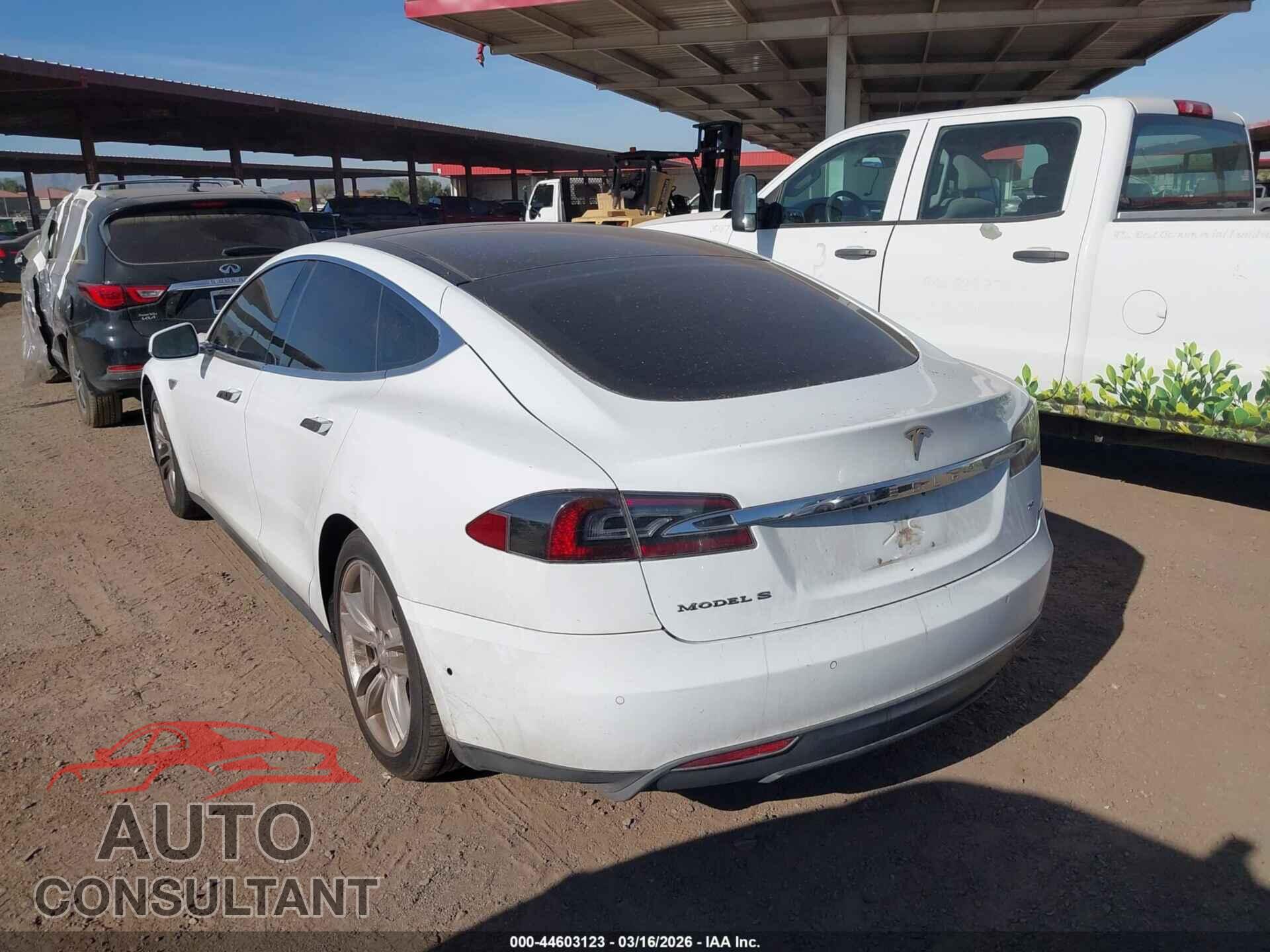 TESLA MODEL S 2015 - 5YJSA1E19FF105711