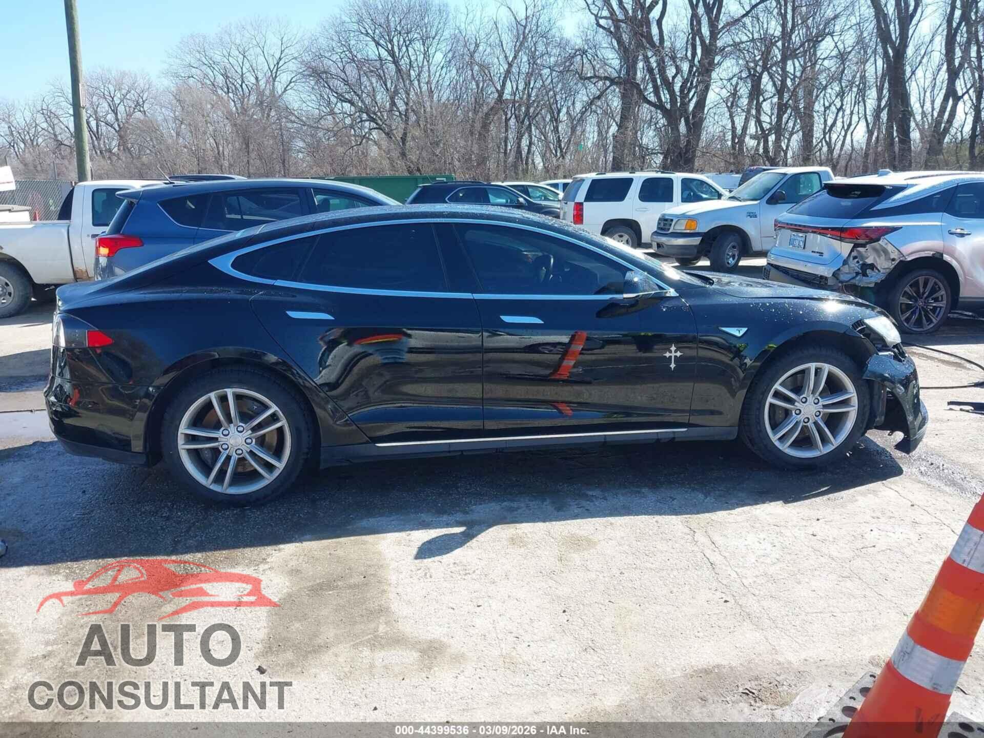 TESLA MODEL S 2013 - 5YJSA1AC8DFP11229