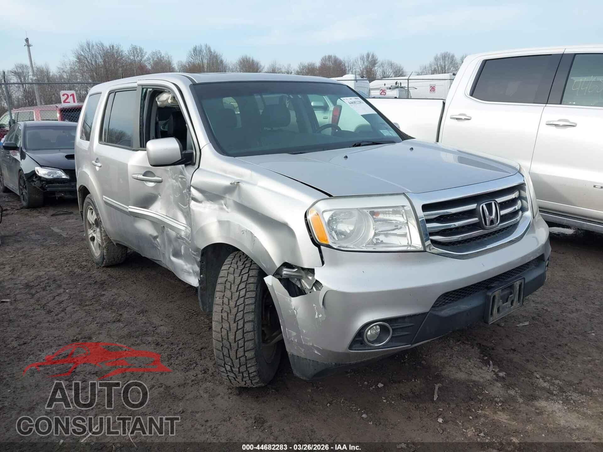 HONDA PILOT 2015 - 5FNYF4H56FB002516