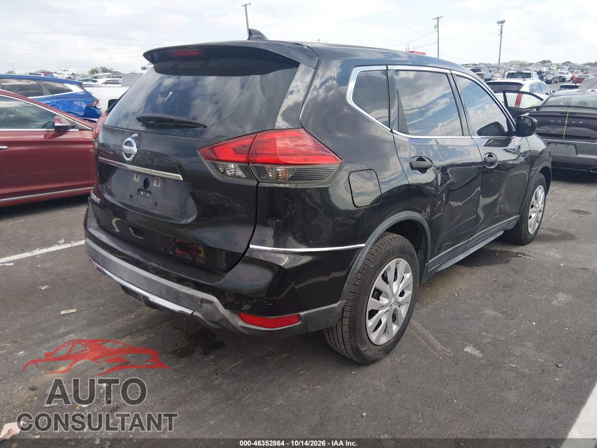 NISSAN ROGUE 2017 - KNMAT2MT2HP512115