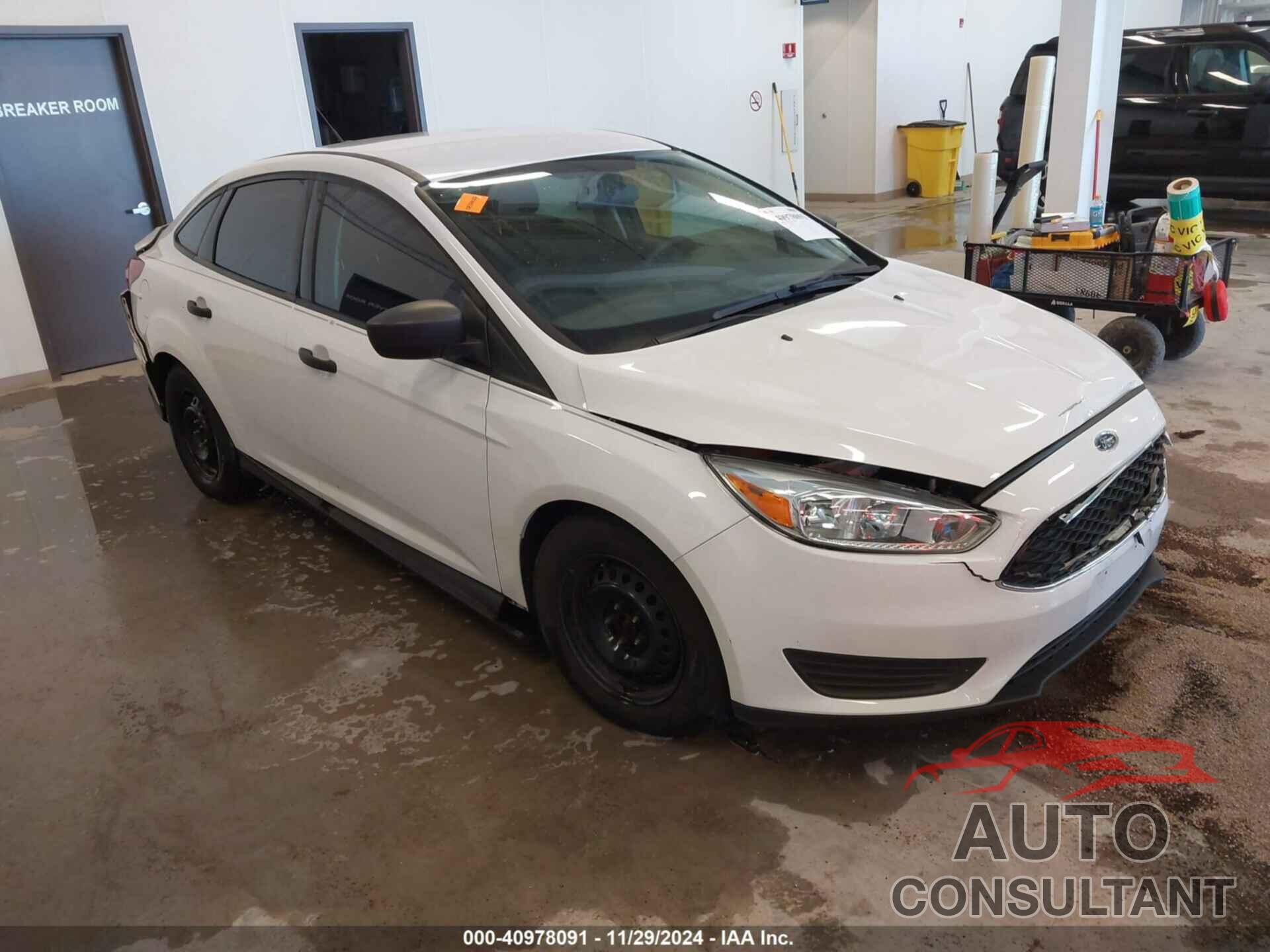 FORD FOCUS 2018 - 1FADP3E23JL204497