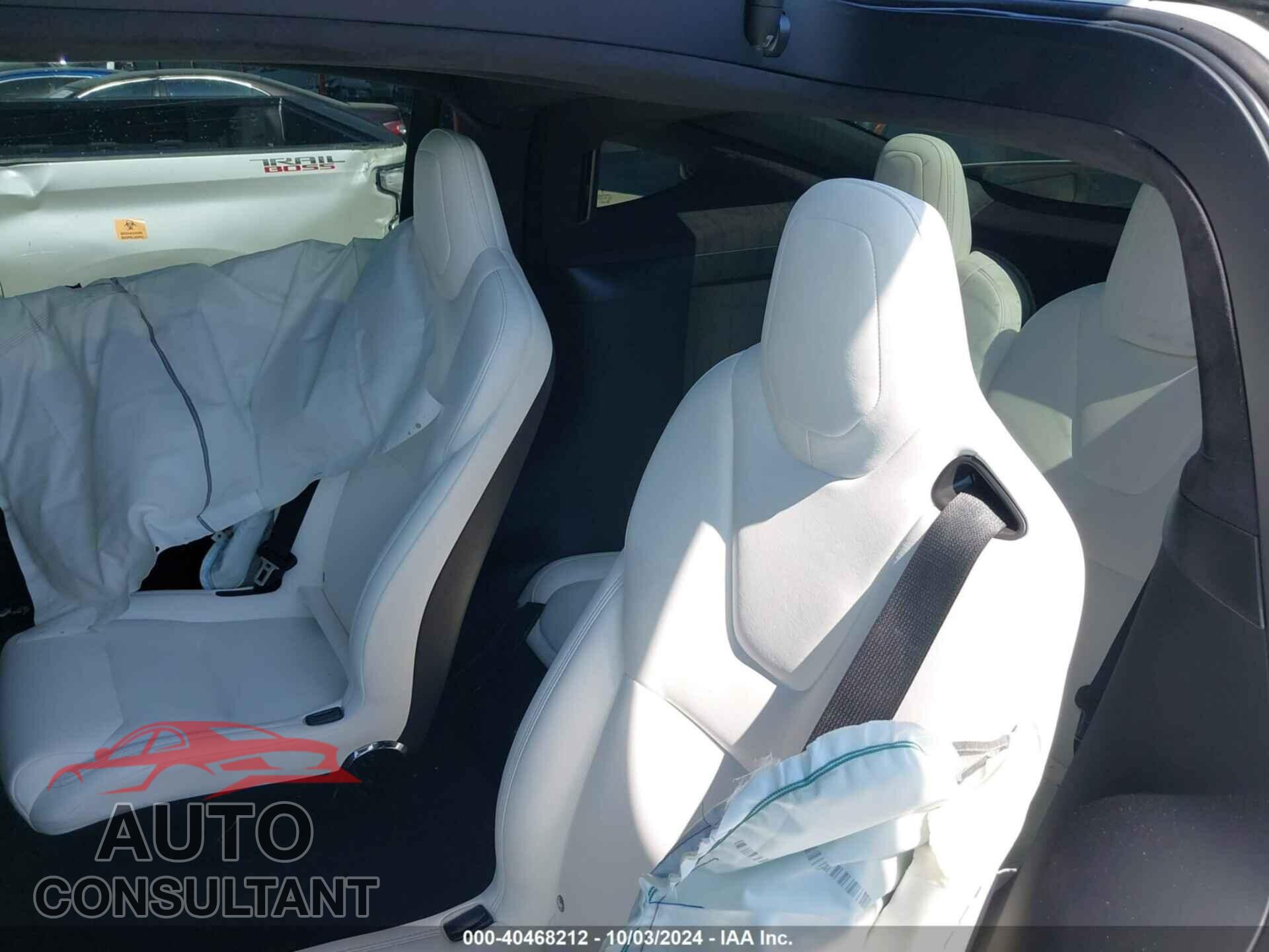TESLA MODEL X 2018 - 5YJXCBE21JF139990