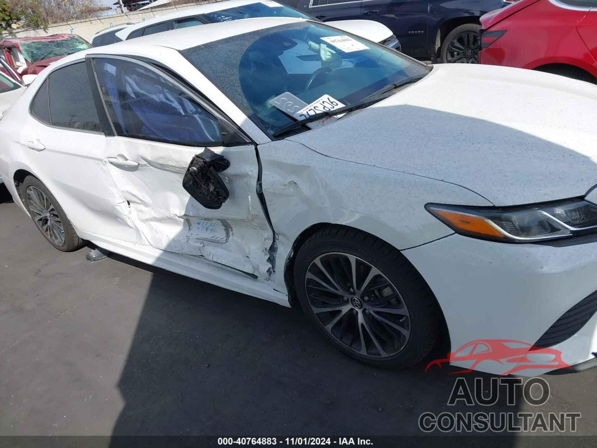 TOYOTA CAMRY 2018 - 4T1B11HK2JU049157