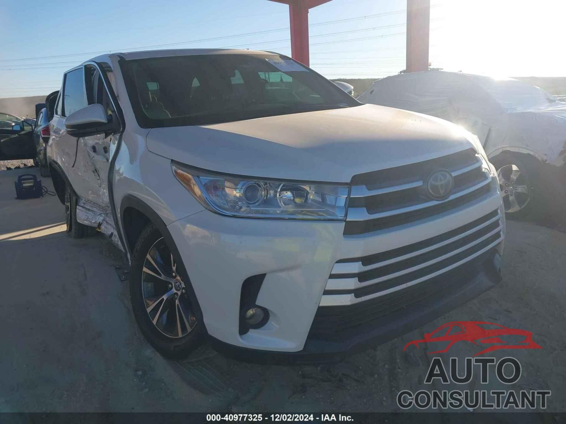 TOYOTA HIGHLANDER 2018 - 5TDZARFH3JS038827