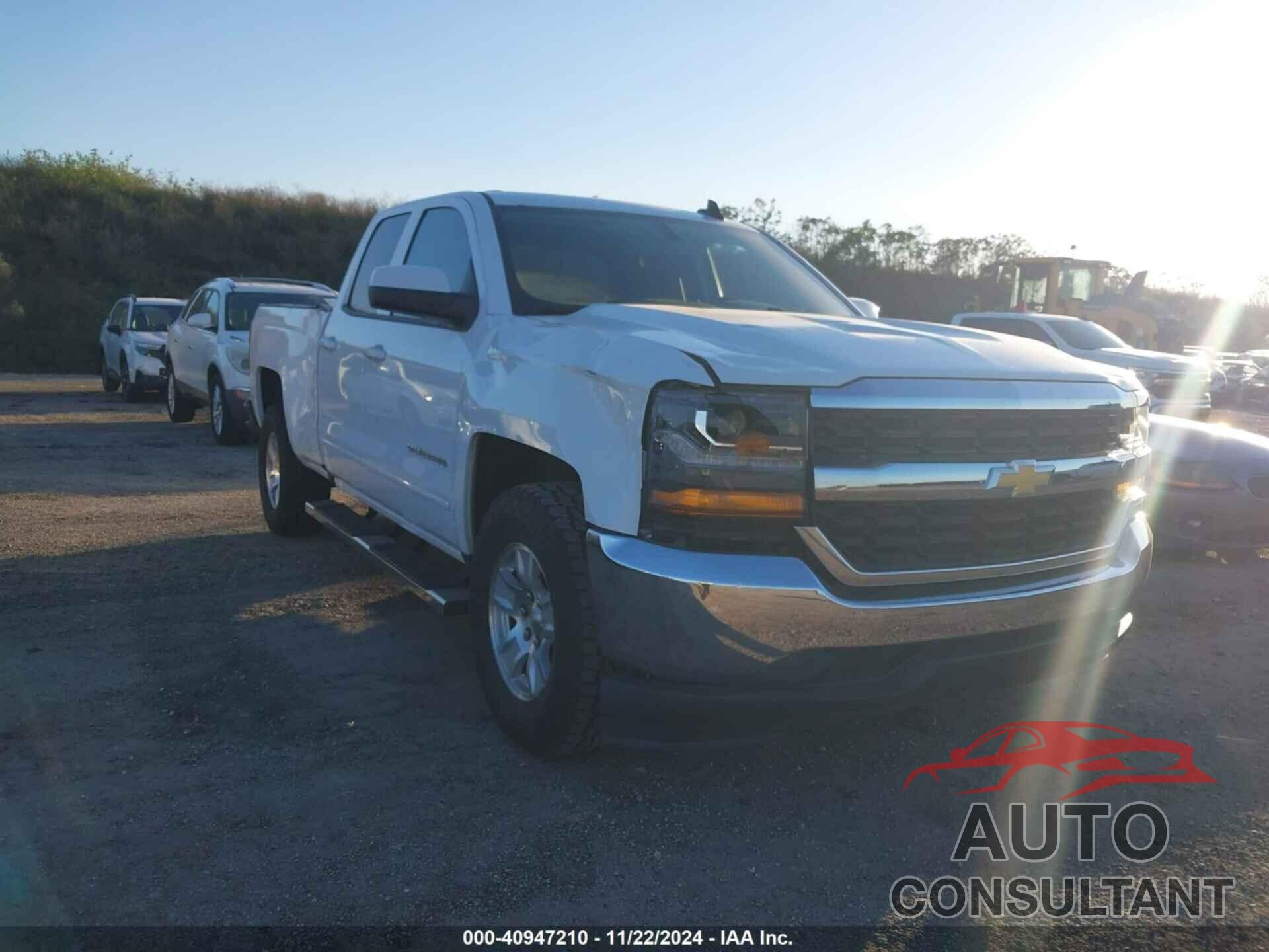CHEVROLET SILVERADO 1500 2018 - 1GCRCREH8JZ292074