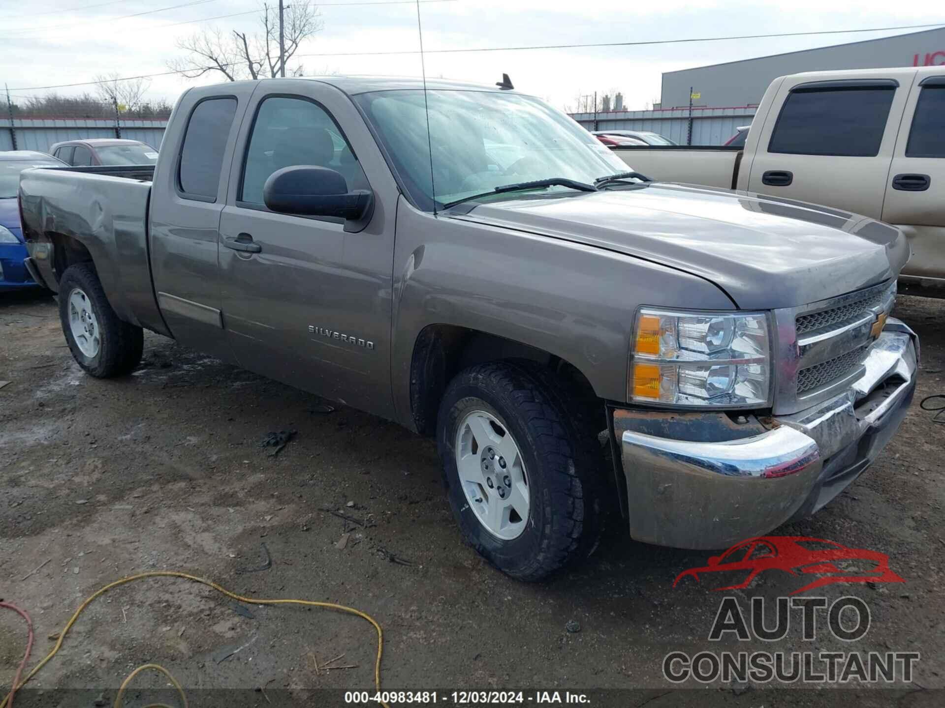 CHEVROLET SILVERADO 1500 2013 - 1GCRCSE06DZ215273