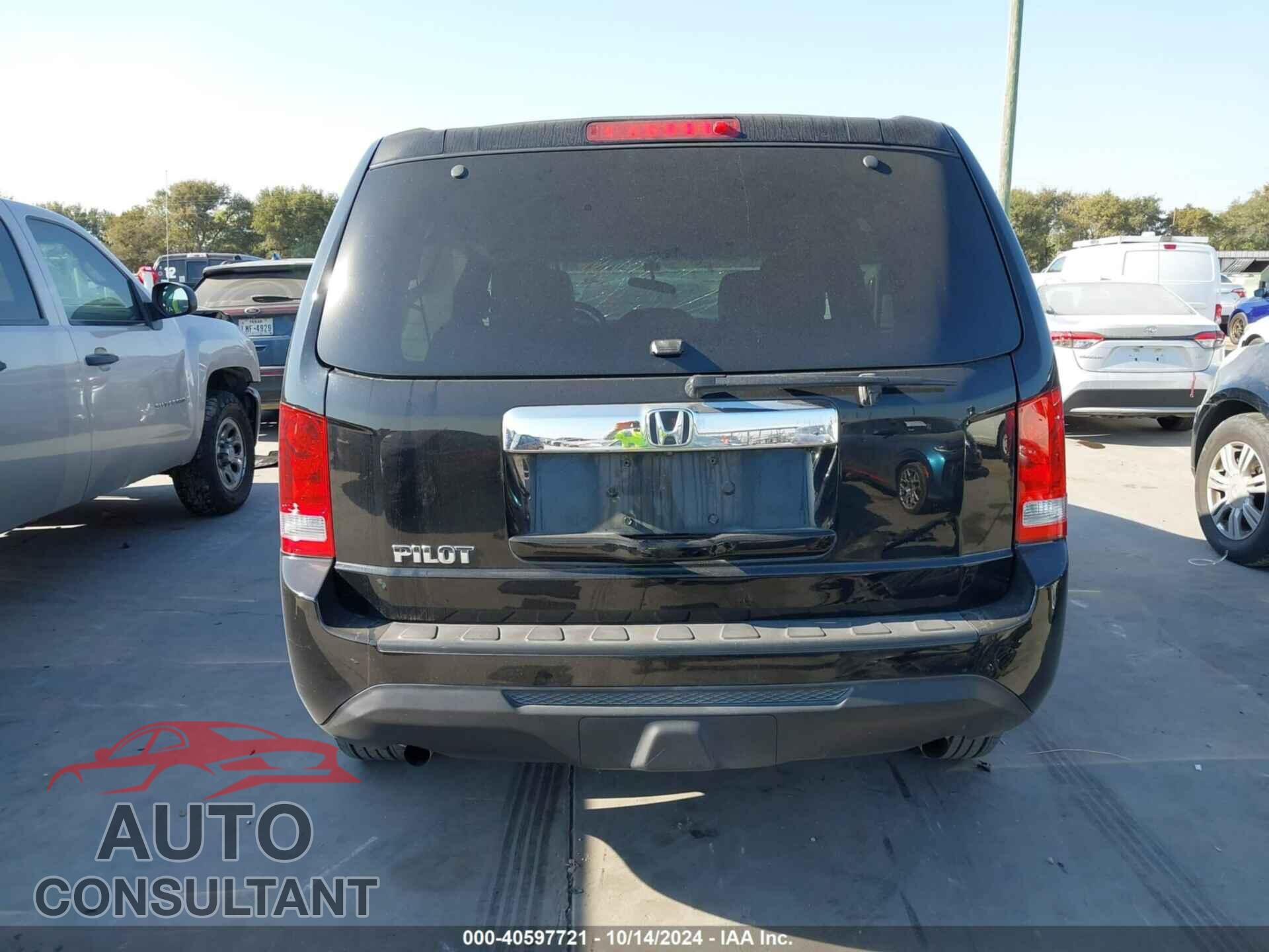 HONDA PILOT 2015 - 5FNYF3H28FB032004
