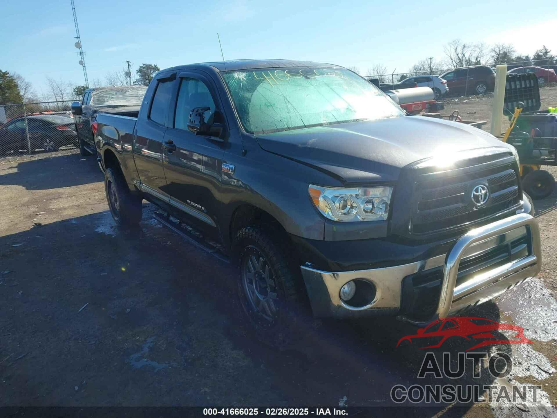 TOYOTA TUNDRA 2011 - 5TFUY5F18BX204546