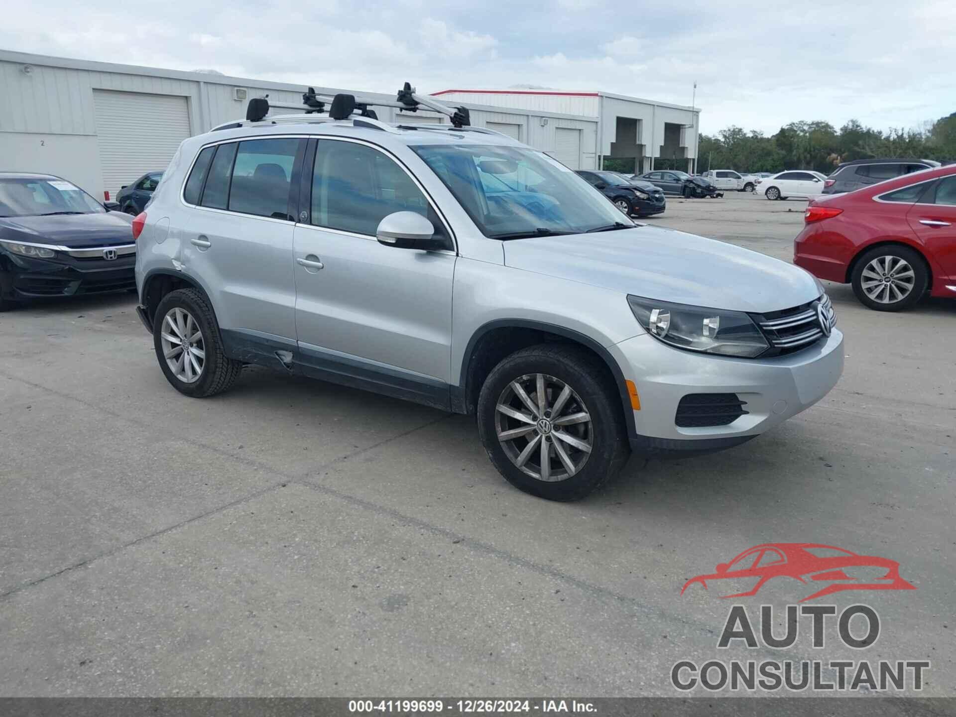 VOLKSWAGEN TIGUAN 2017 - WVGRV7AX9HK019445