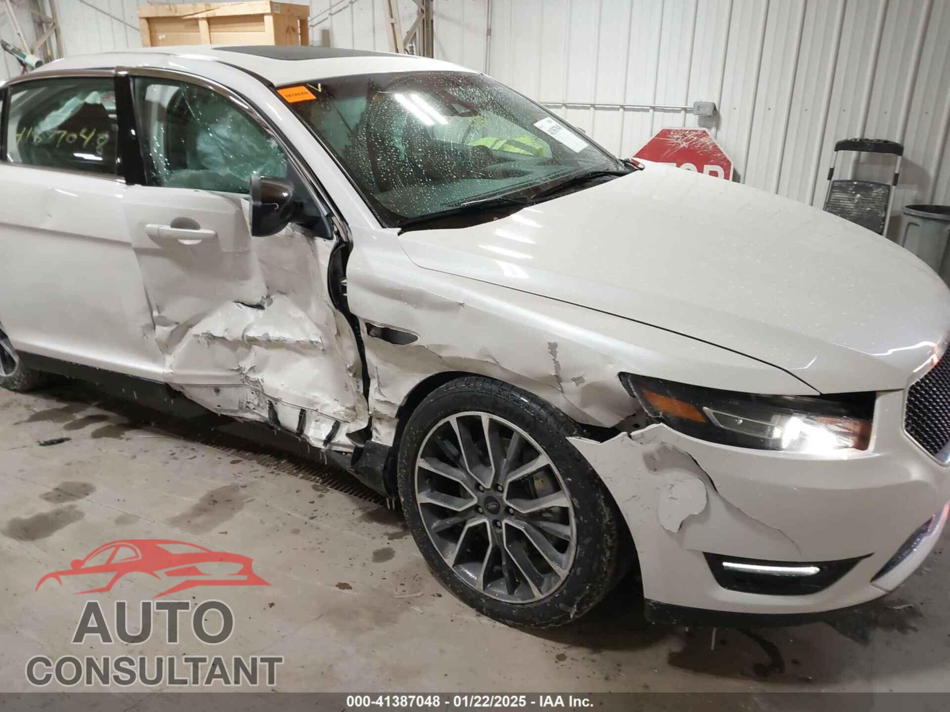 FORD TAURUS 2018 - 1FAHP2KT0JG103032