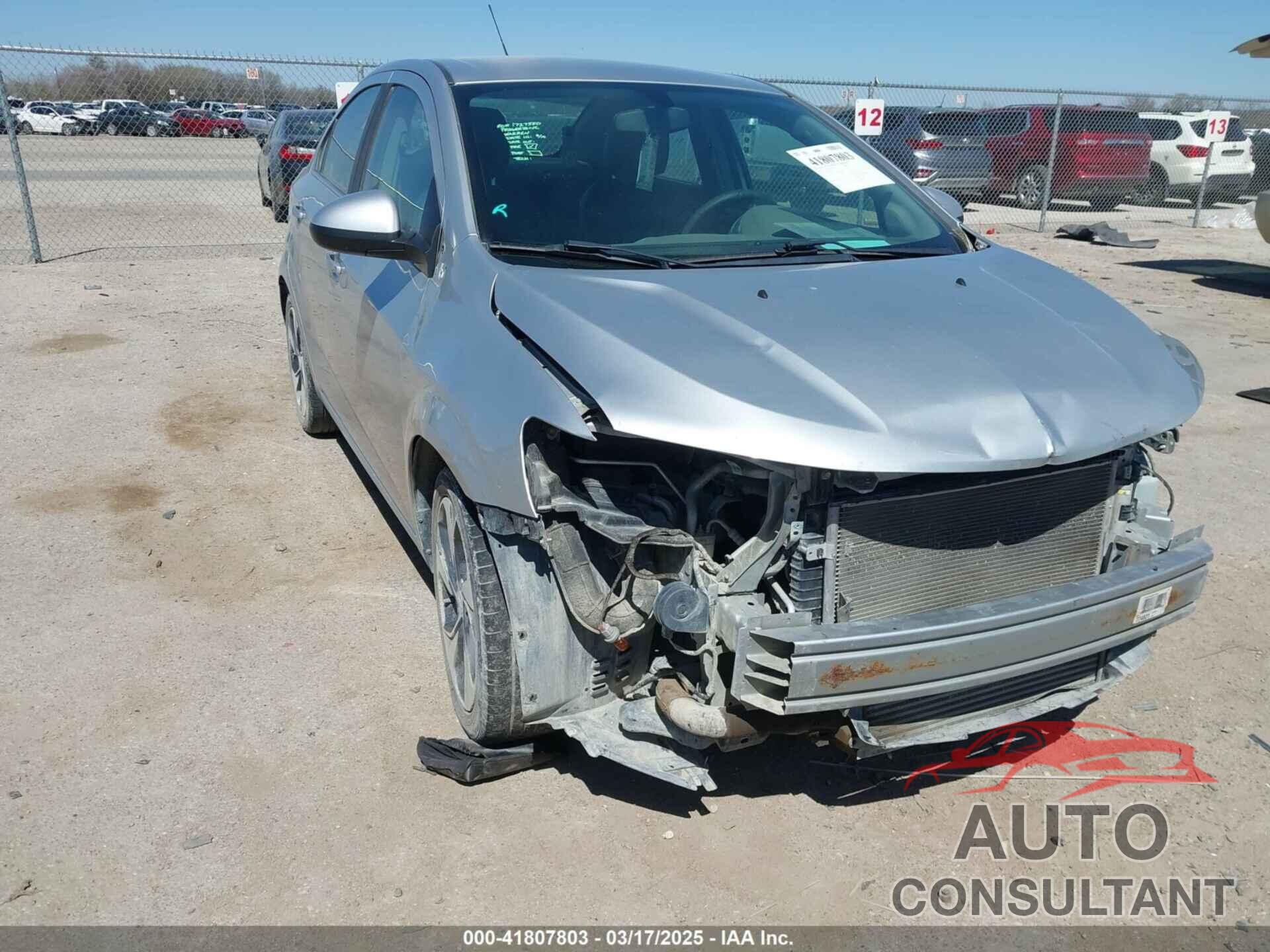 CHEVROLET SONIC 2018 - 1G1JF5SB4J4136231