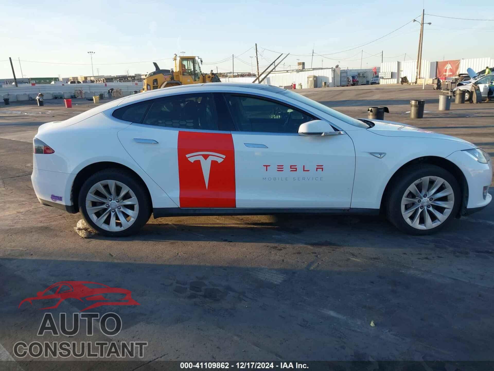 TESLA MODEL S 2013 - 5YJSA1DN5DFP27711