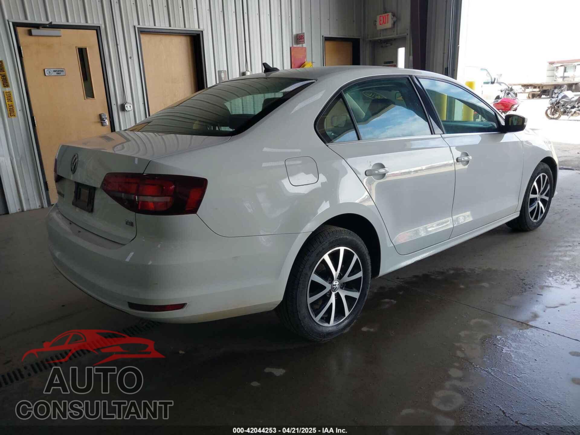 VOLKSWAGEN JETTA 2017 - 3VWDB7AJ1HM257525