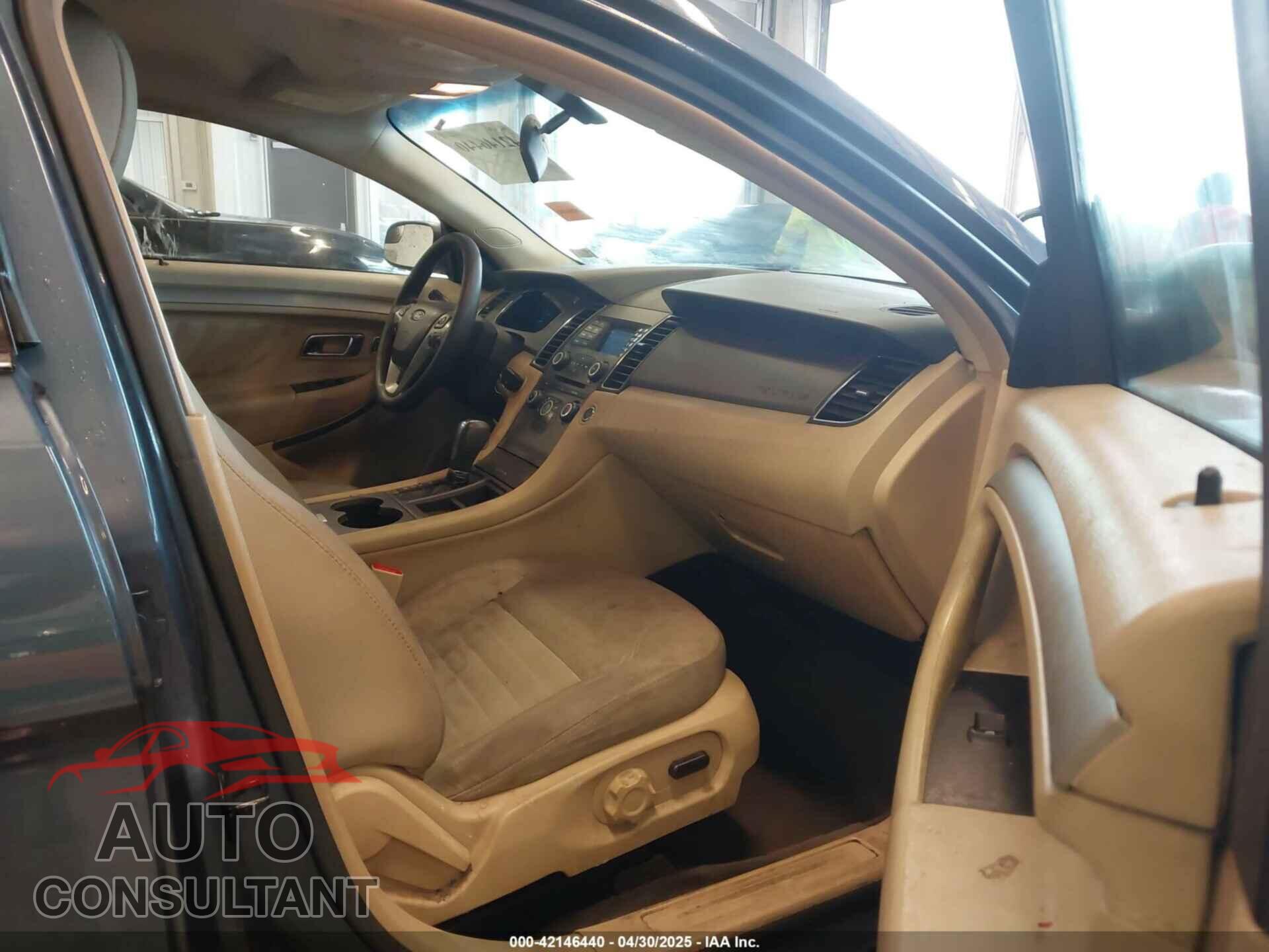 FORD TAURUS 2018 - 1FAHP2D82JG111965