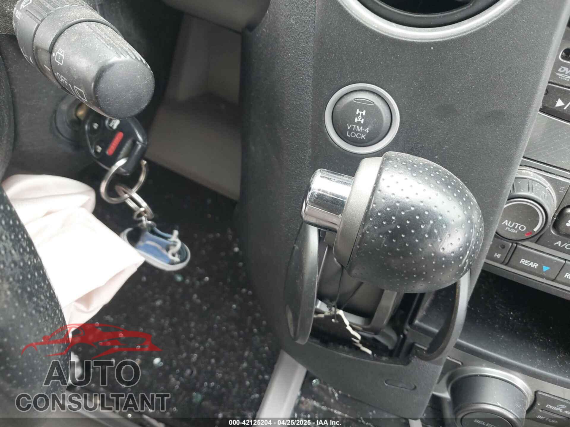 HONDA PILOT 2015 - 5FNYF4H68FB042332