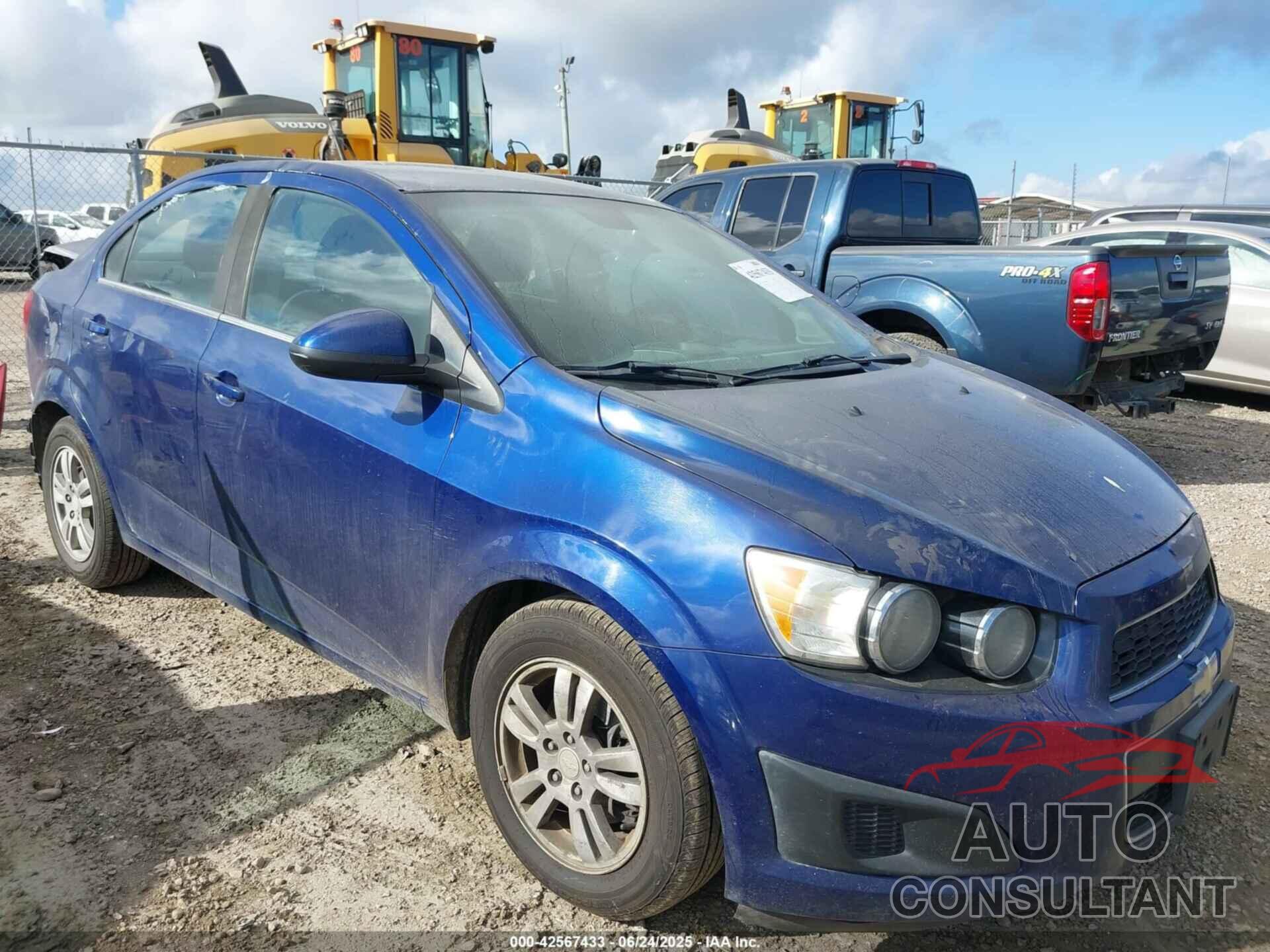 CHEVROLET SONIC 2013 - 1G1JC5SG8D4109364