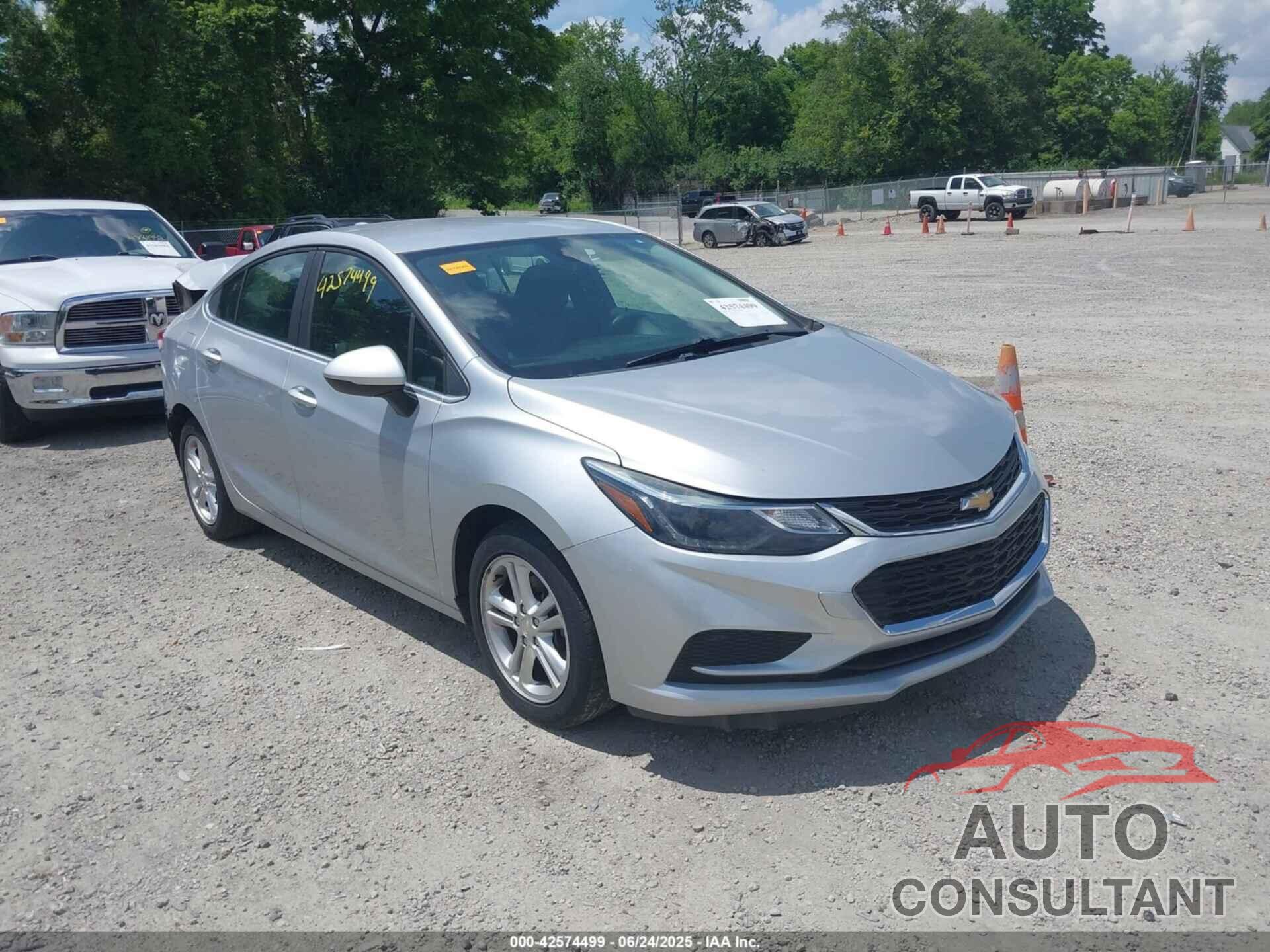 CHEVROLET CRUZE 2018 - 1G1BE5SMXJ7157236