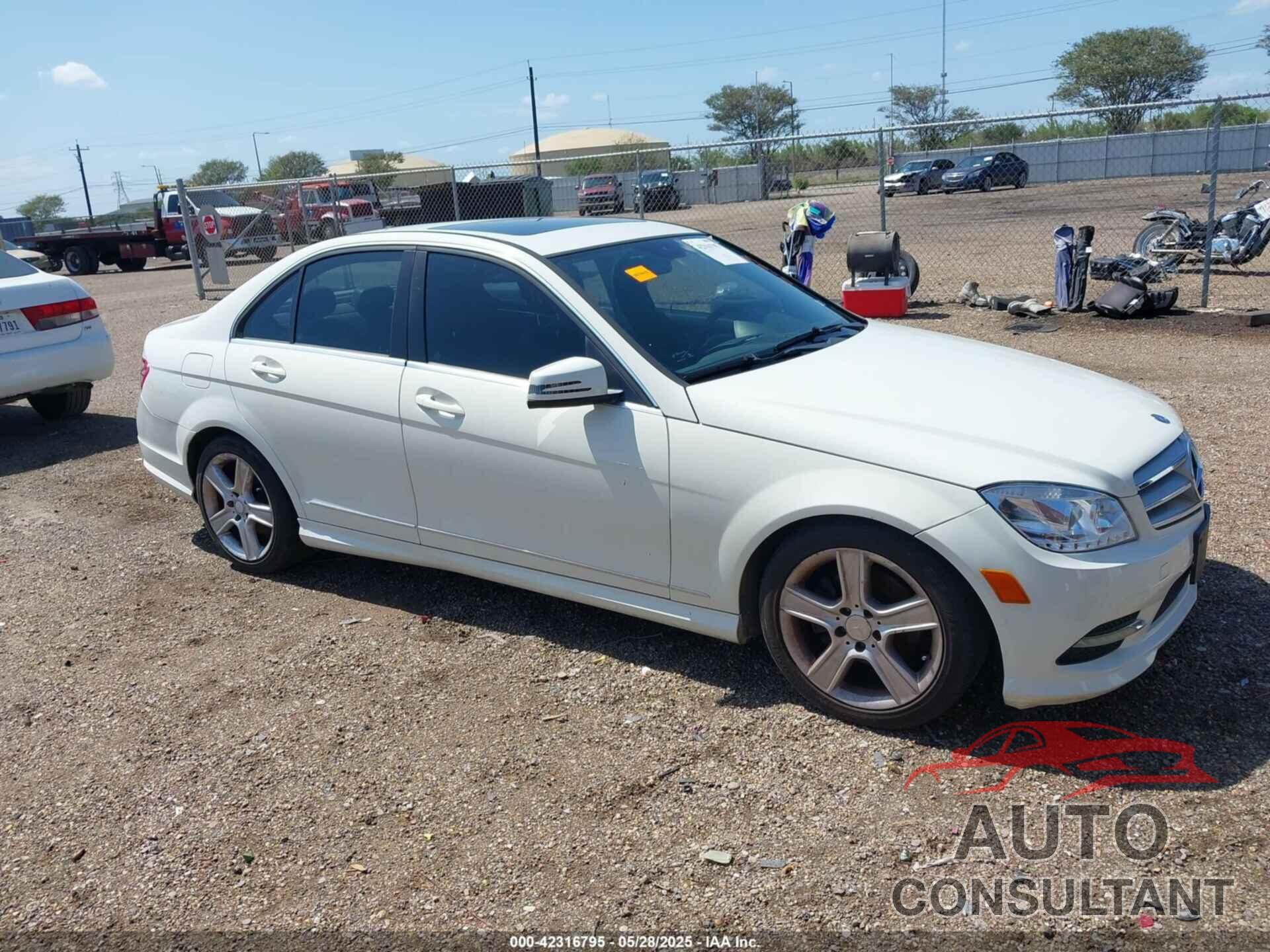MERCEDES-BENZ C 300 2011 - WDDGF5EB2BR167341