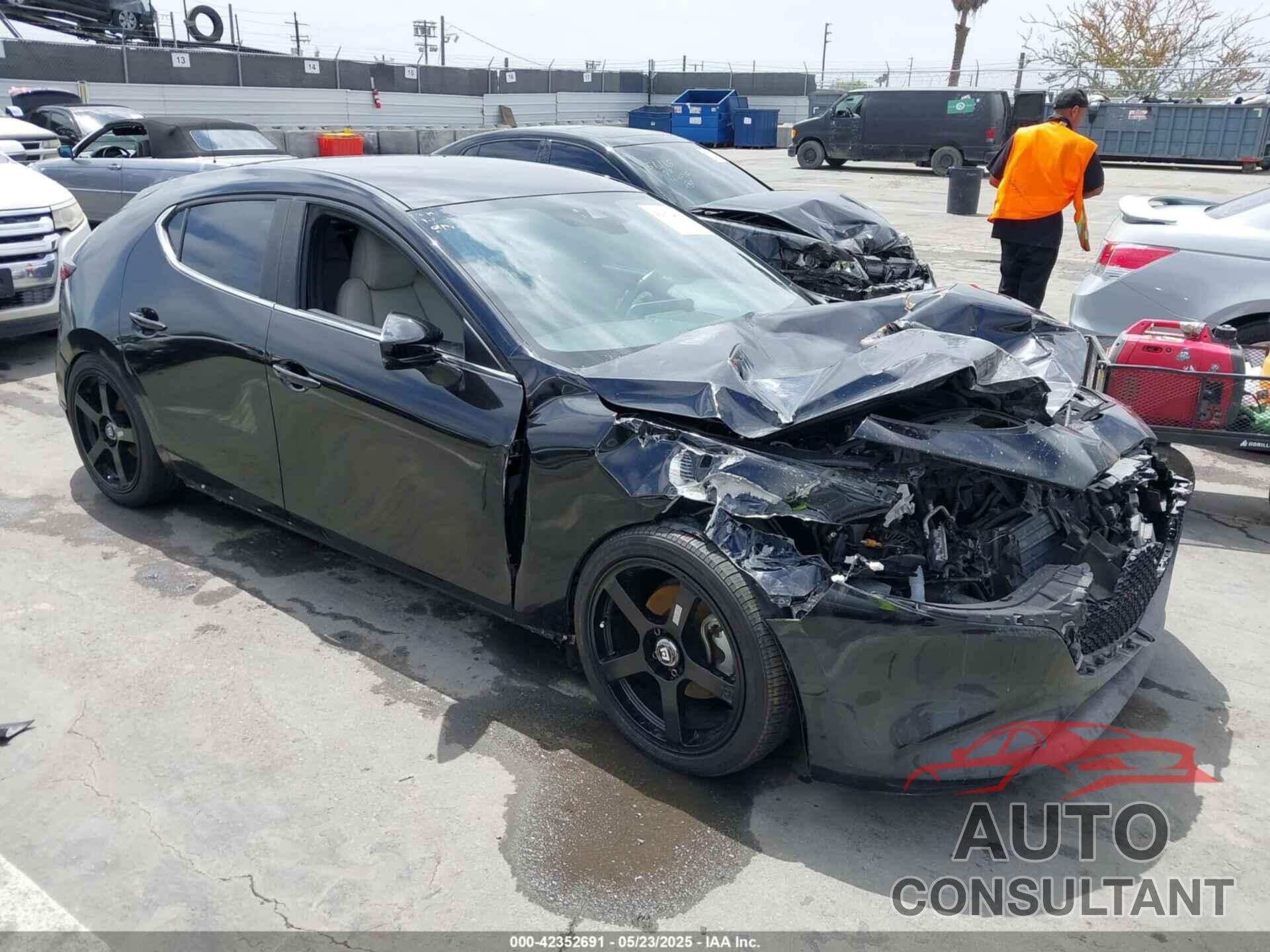 MAZDA MAZDA3 HATCHBACK 2019 - JM1BPBJM6K1123624
