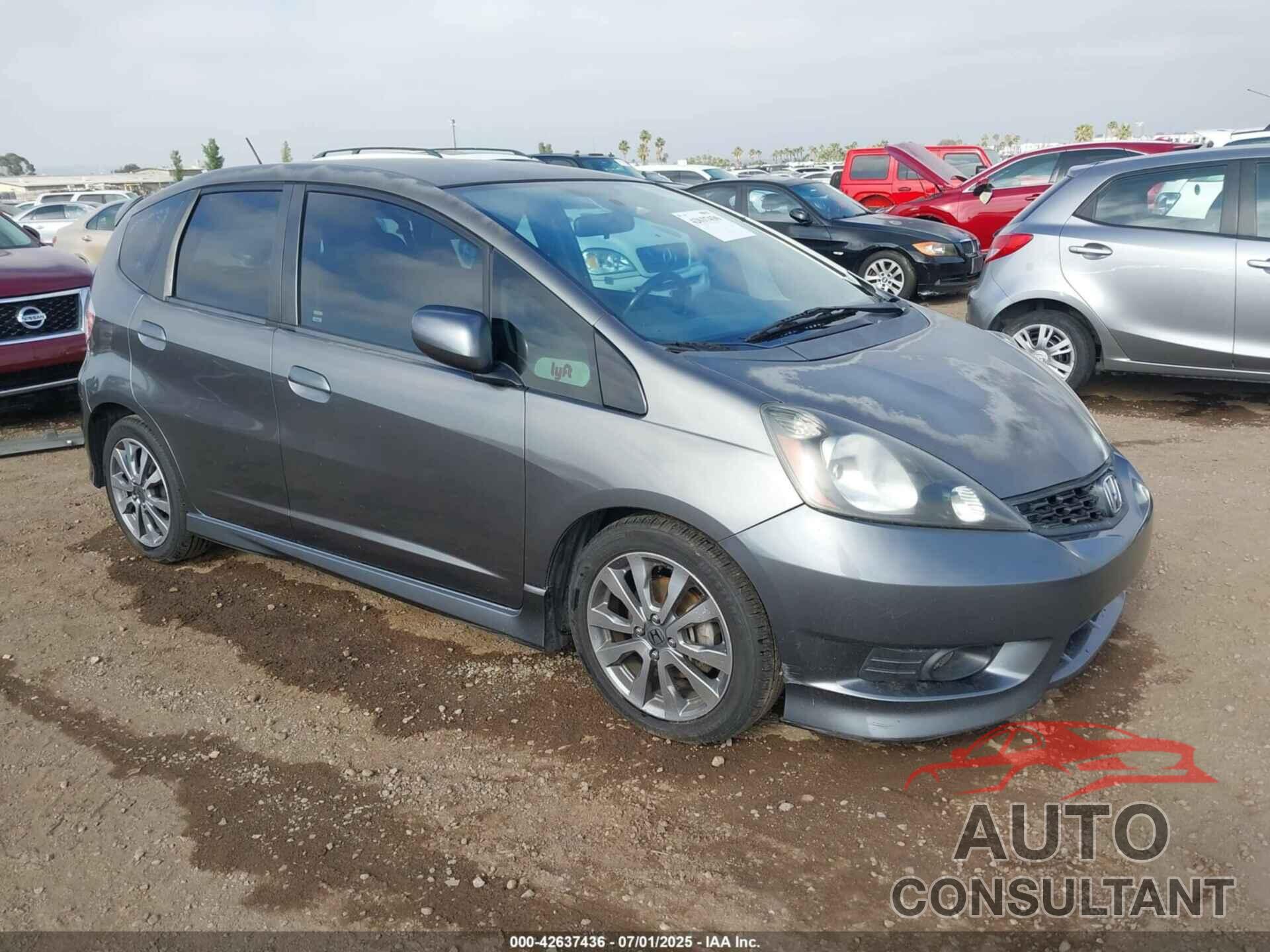 HONDA FIT 2013 - JHMGE8H50DC057090