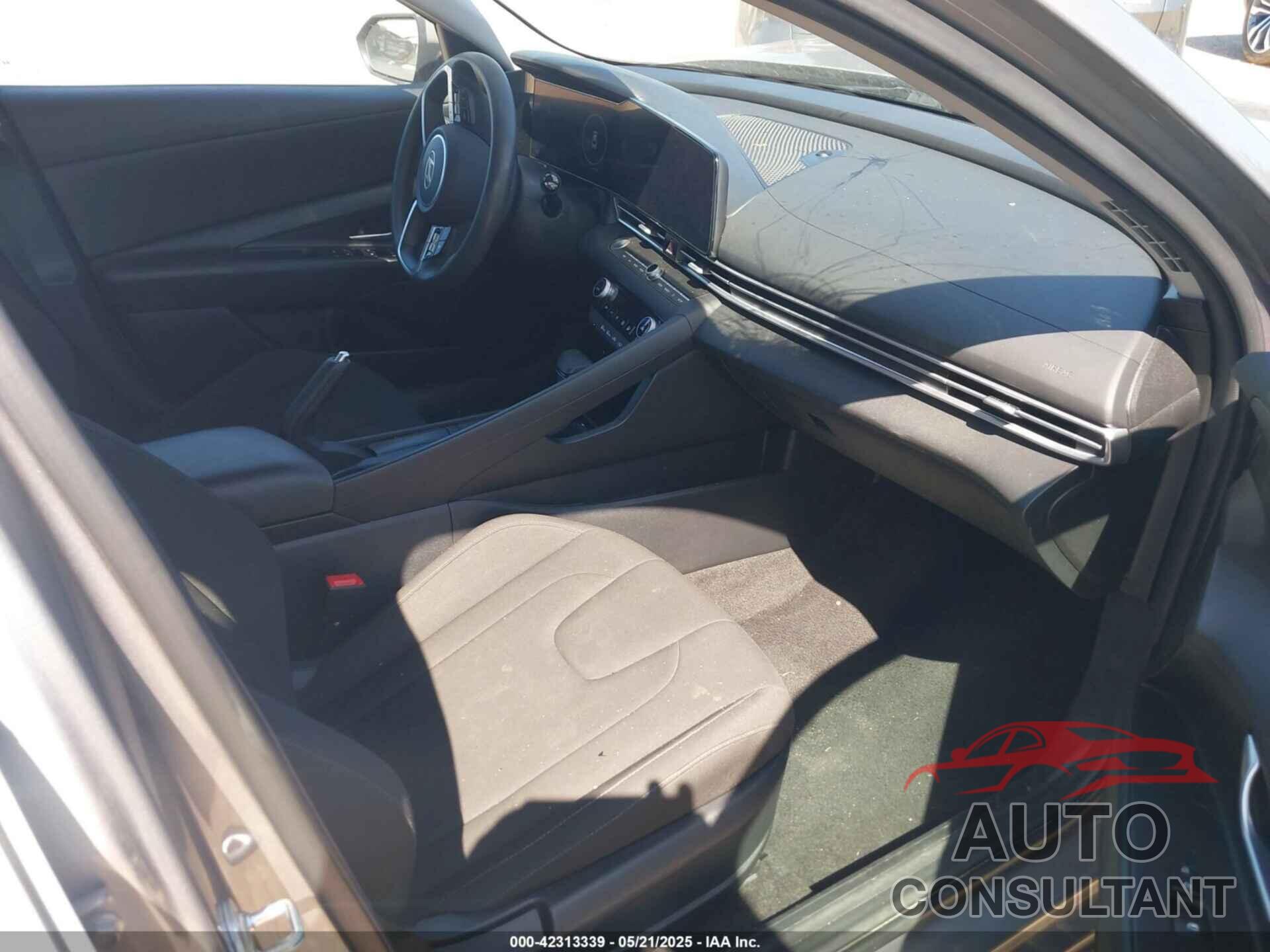 HYUNDAI ELANTRA 2024 - KMHLM4DG4RU650418