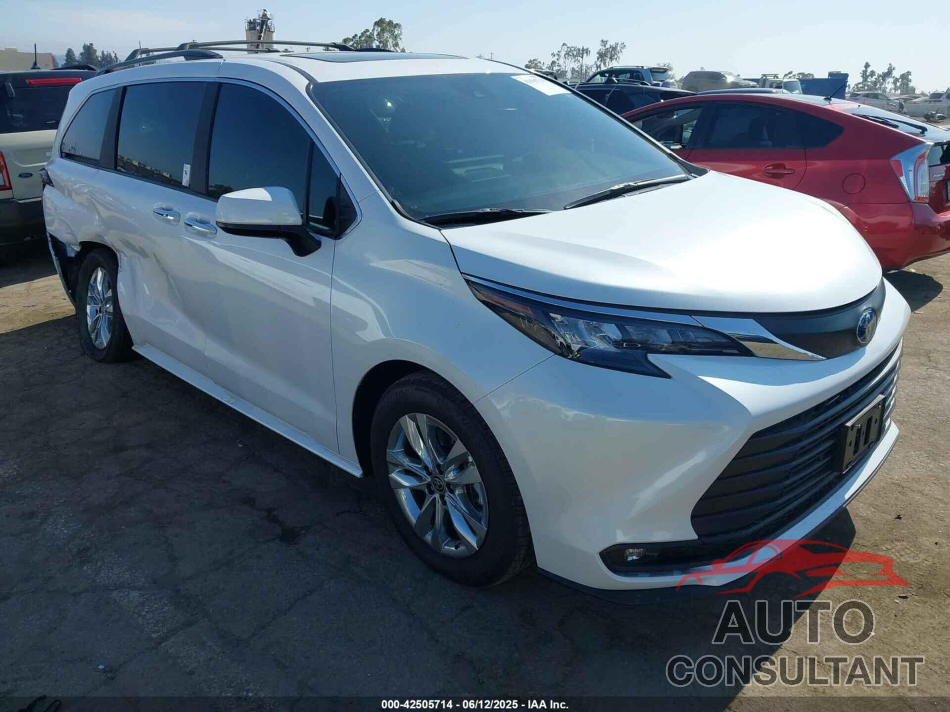 TOYOTA SIENNA 2025 - 5TDJRKEC2SS257492
