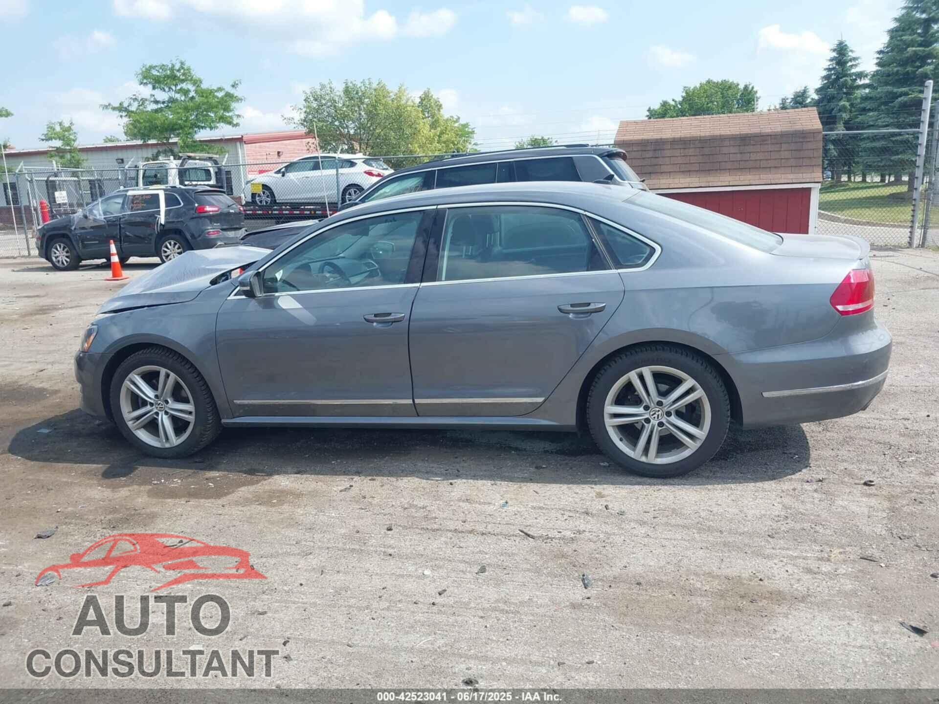 VOLKSWAGEN PASSAT 2014 - 1VWCT7A37EC005768