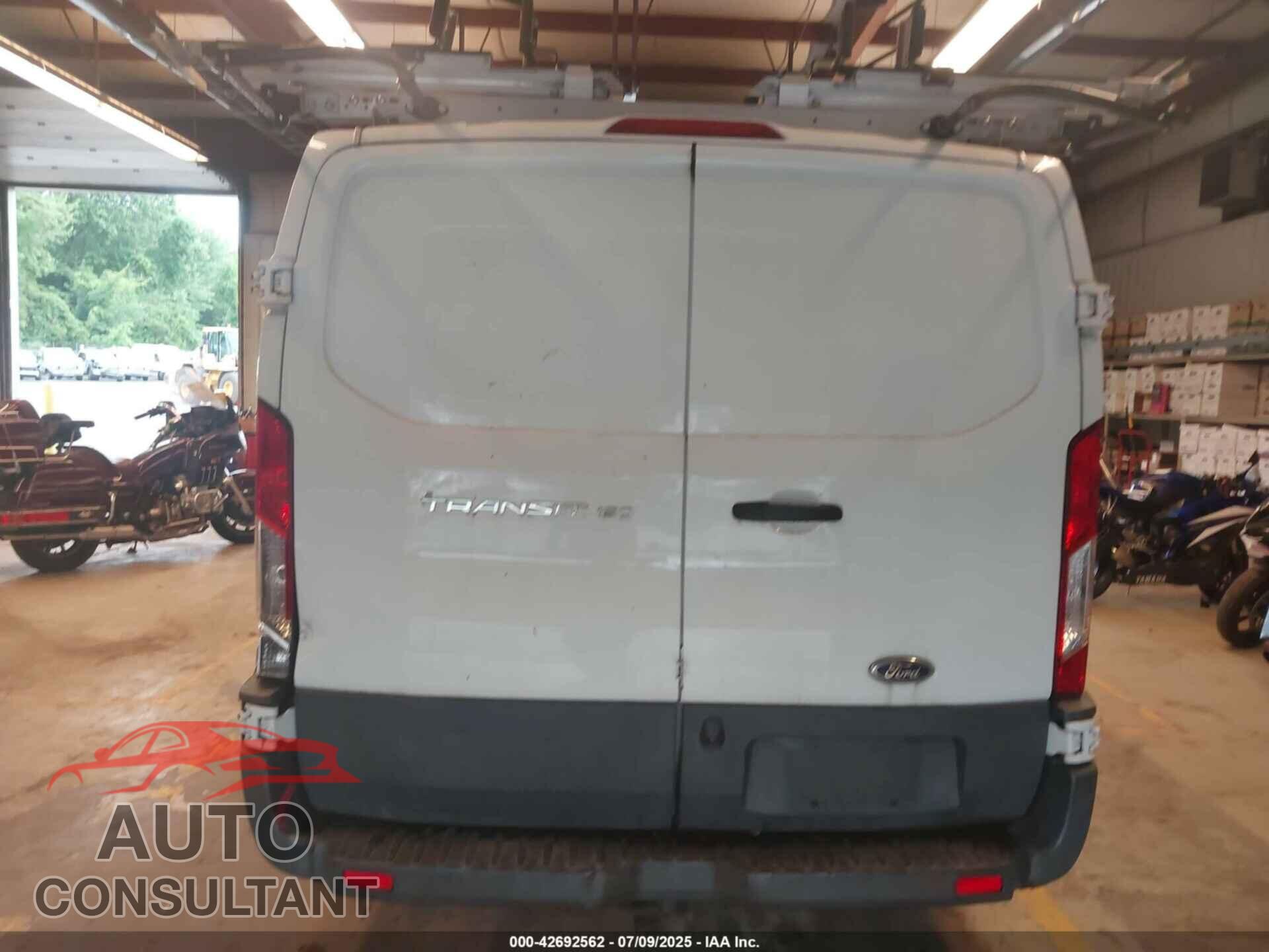 FORD TRANSIT-150 2017 - 1FTYE1ZM4HKA28769