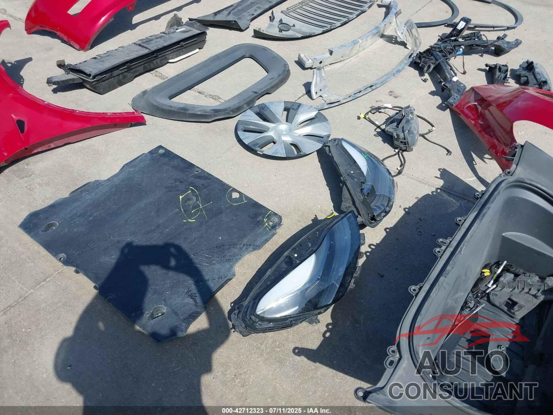 TESLA MODEL Y 2023 - 7SAYGAEEXPF830119